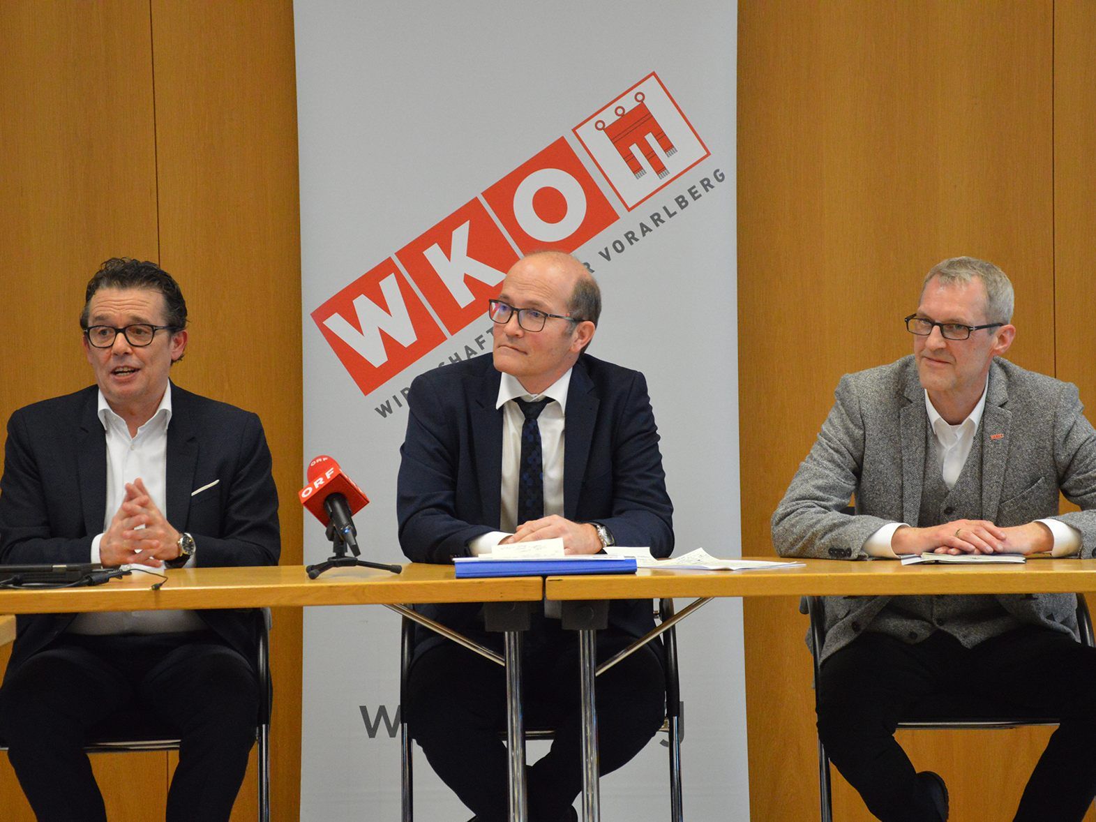 WKV-Präsident Hans Peter Metzler, Bezirkshauptmann Mag. Herbert Burtscher und Mag. Armin Immler (Geschäftsstelle der Hauptwahlkommission) v.l.