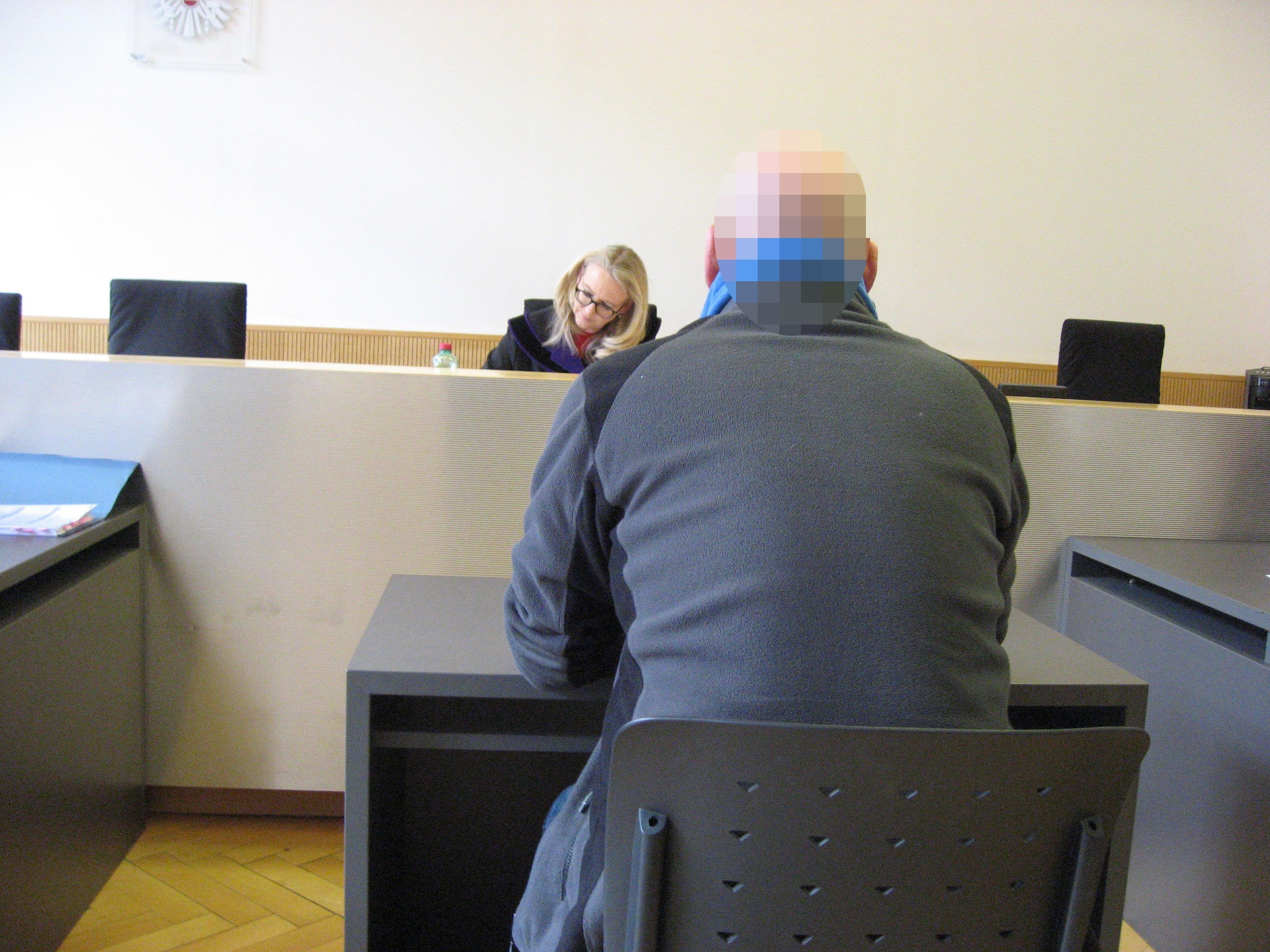 Die Richterin glaubt dem Angeklagten nicht.