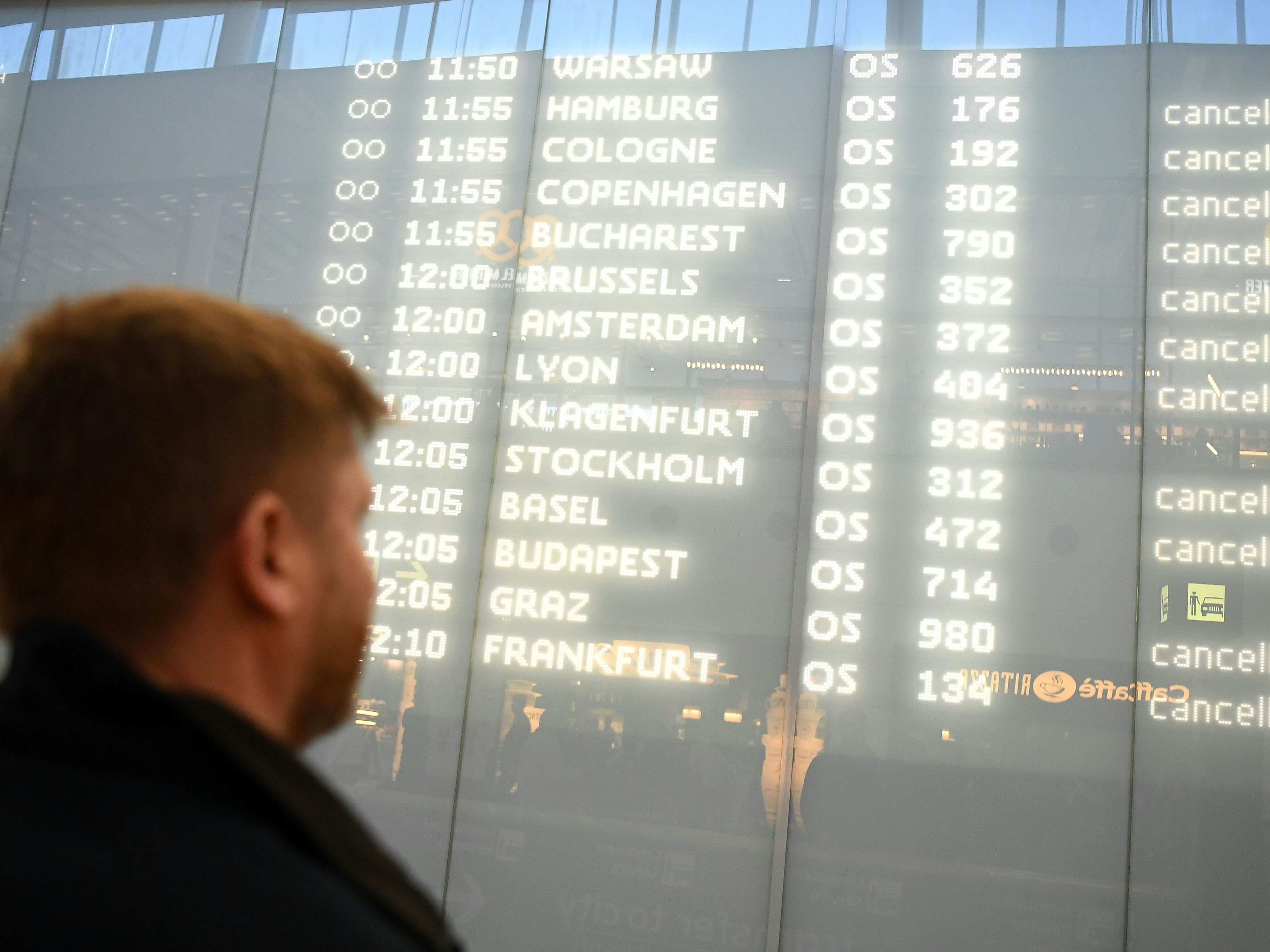 Flugzeugreisende müssen in Österreich 14 Tage in Heimquarantäne.