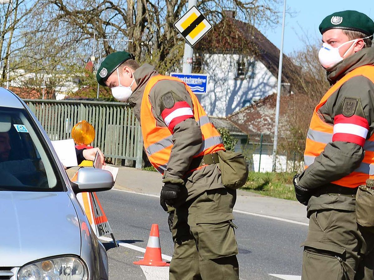 Teile der Miliz rücken ein.