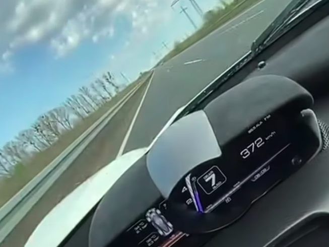 Im LaFerrari mit 372 km/h über die Autobahn.