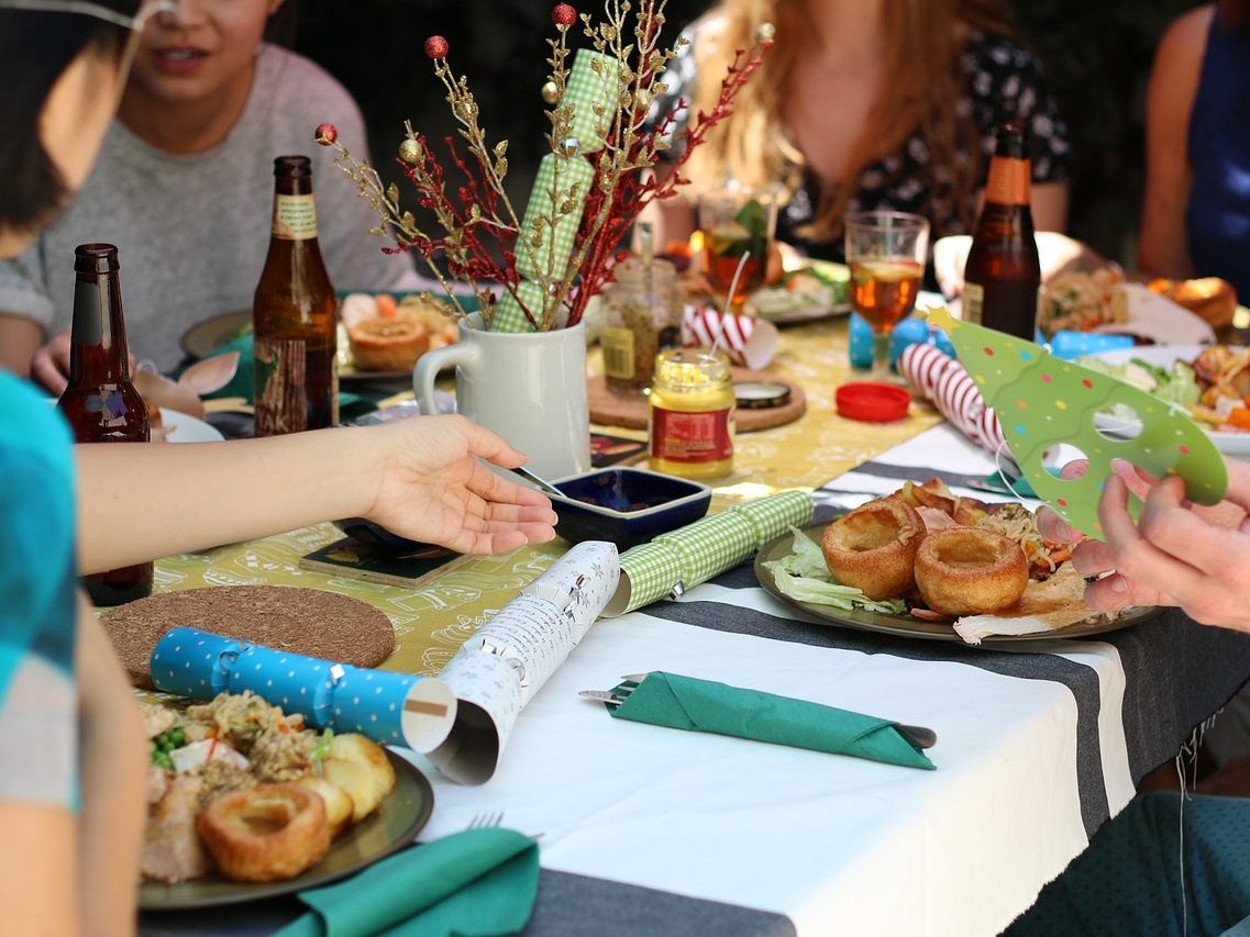 Maximal fünf Personen, die nicht im selben Haushalt leben: Große Osterfeiern werden untersagt.
