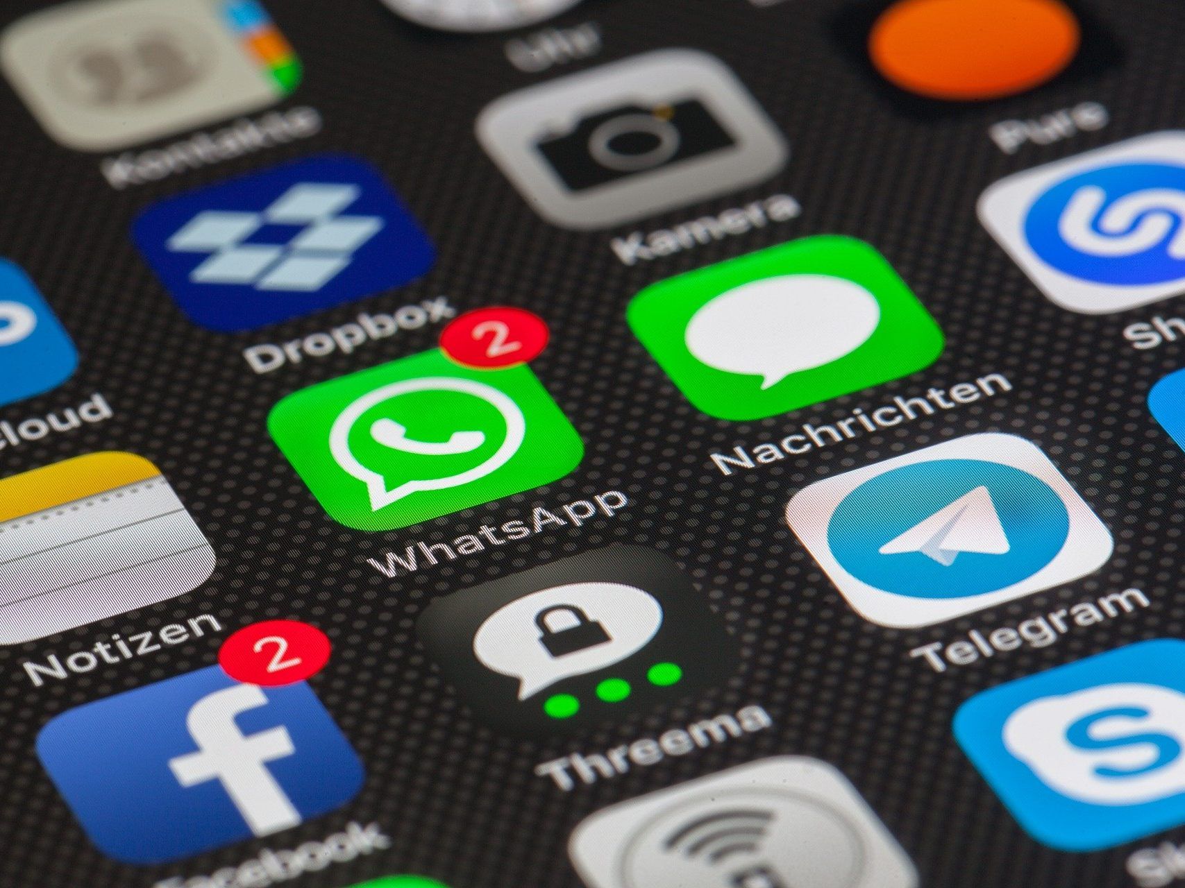 Die Österreicher informieren sich weniger über Social Media als am Anfang der Ausgangsbeschränkungen.