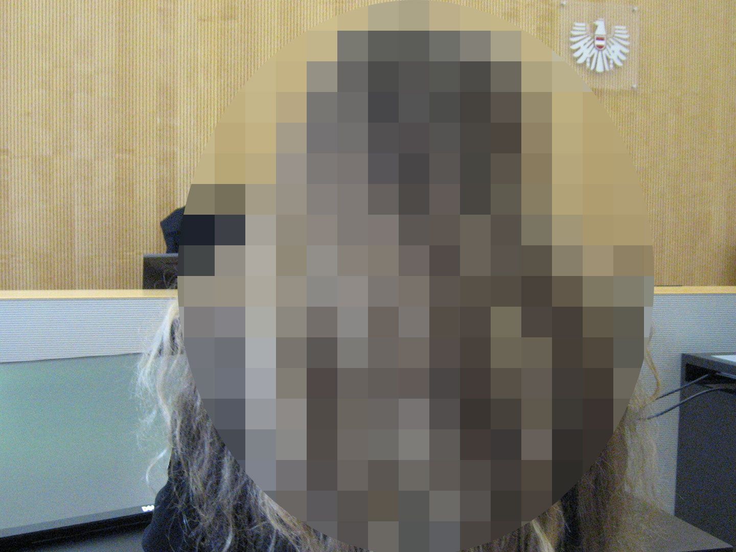 Eine Frau musste sich wegen einer Störung der Totenruhe vor Gericht verantworten.