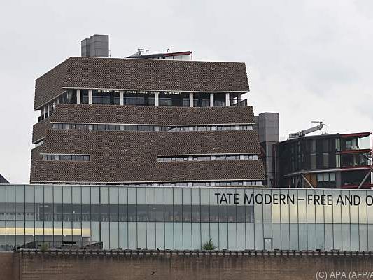 Kind im August 2019 von Aussichtsplattform der Tate Modern gestoßen
