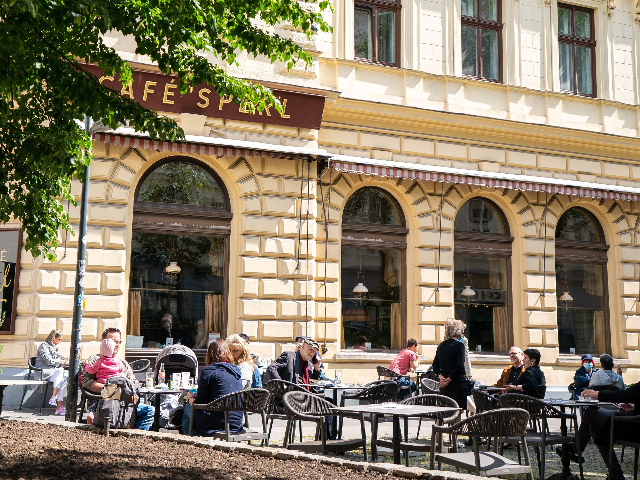 Jeder zweite Österreicher geht wieder in Restaurants.