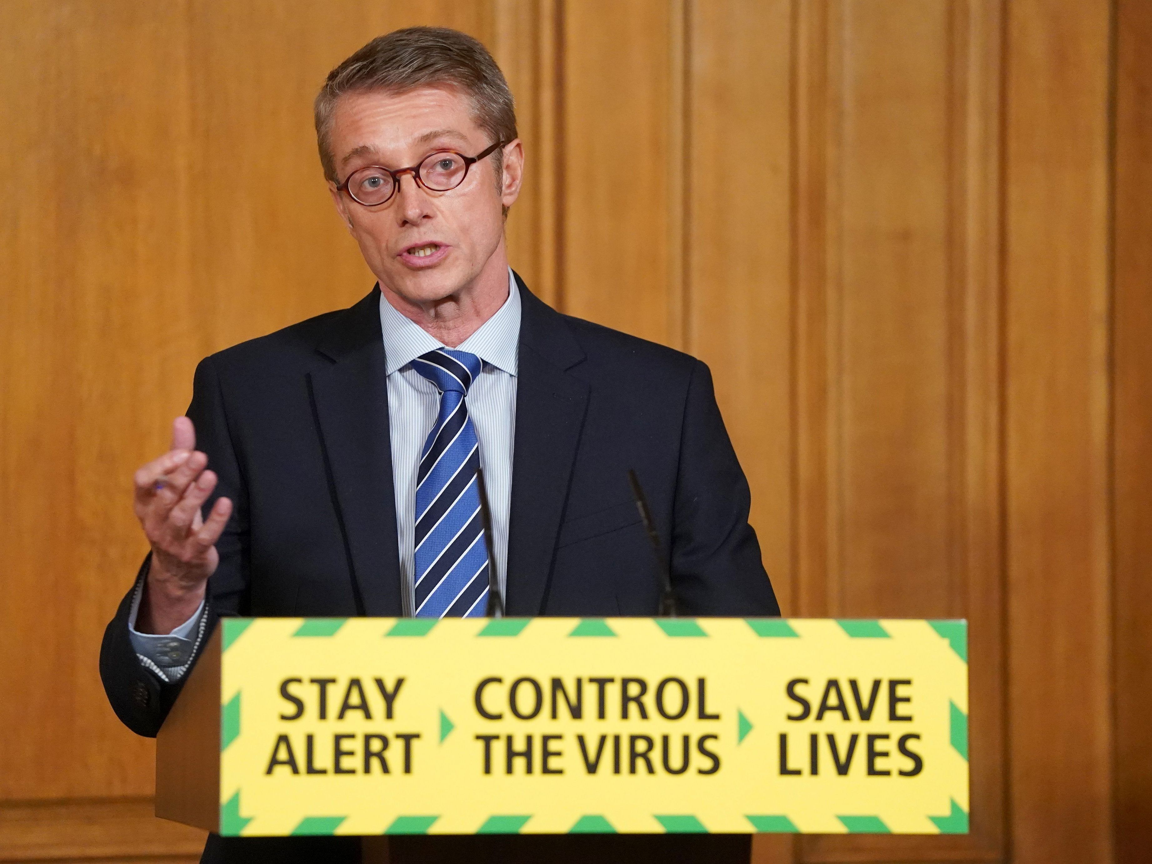 Peter Horby, ein britischer Forscher, bei einer Pressekonferenz bezüglich des Corona-Medikaments.