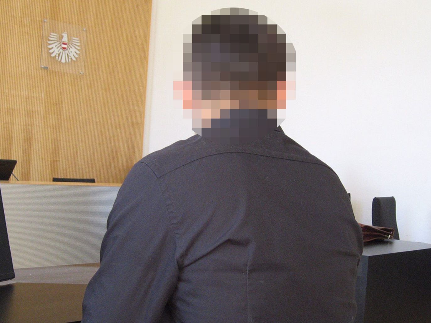 Der angeklagte Ehemann vor Gericht.