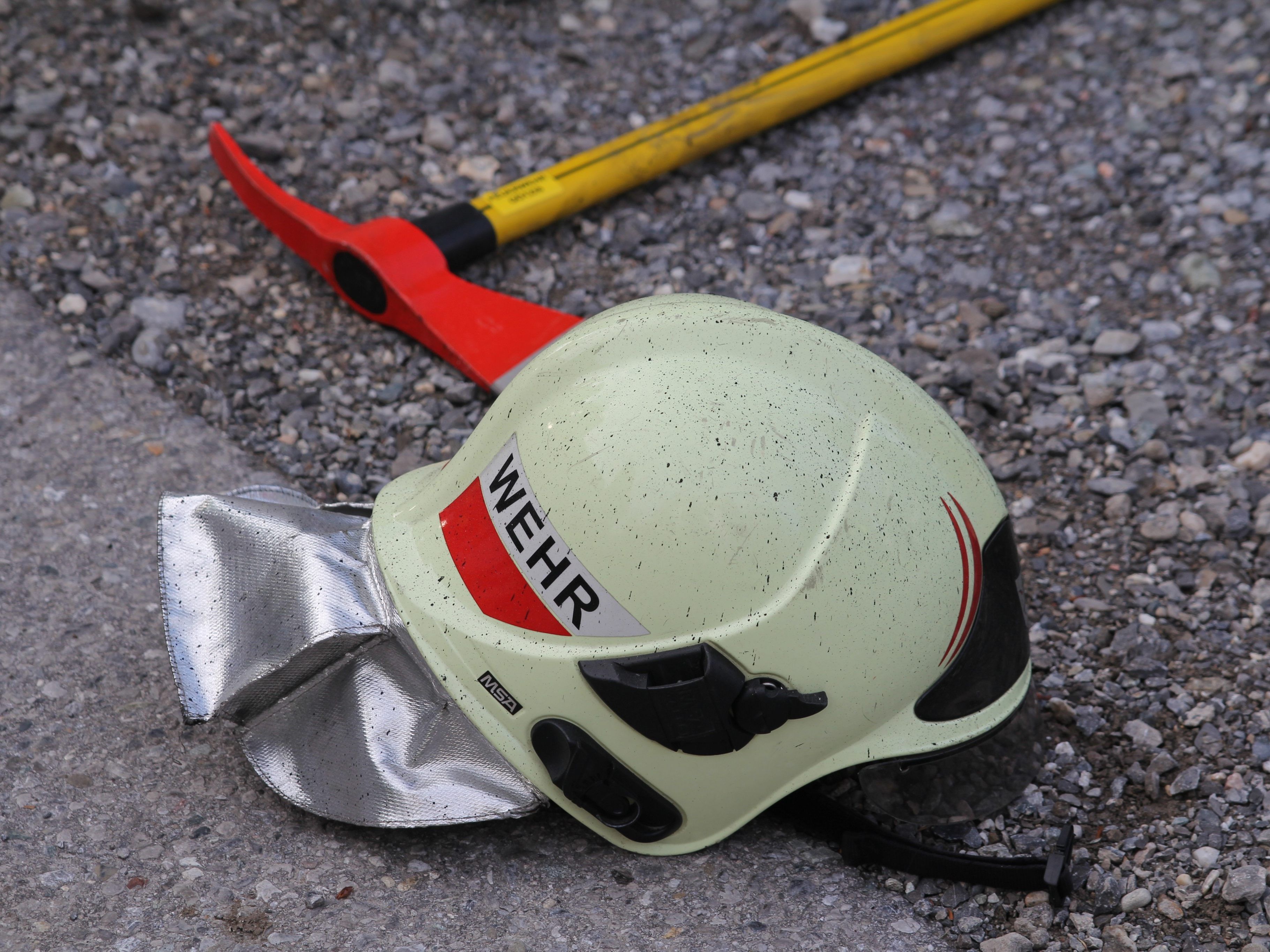 Der 16-Jährige meldete den Brand bei der Feuerwehr.