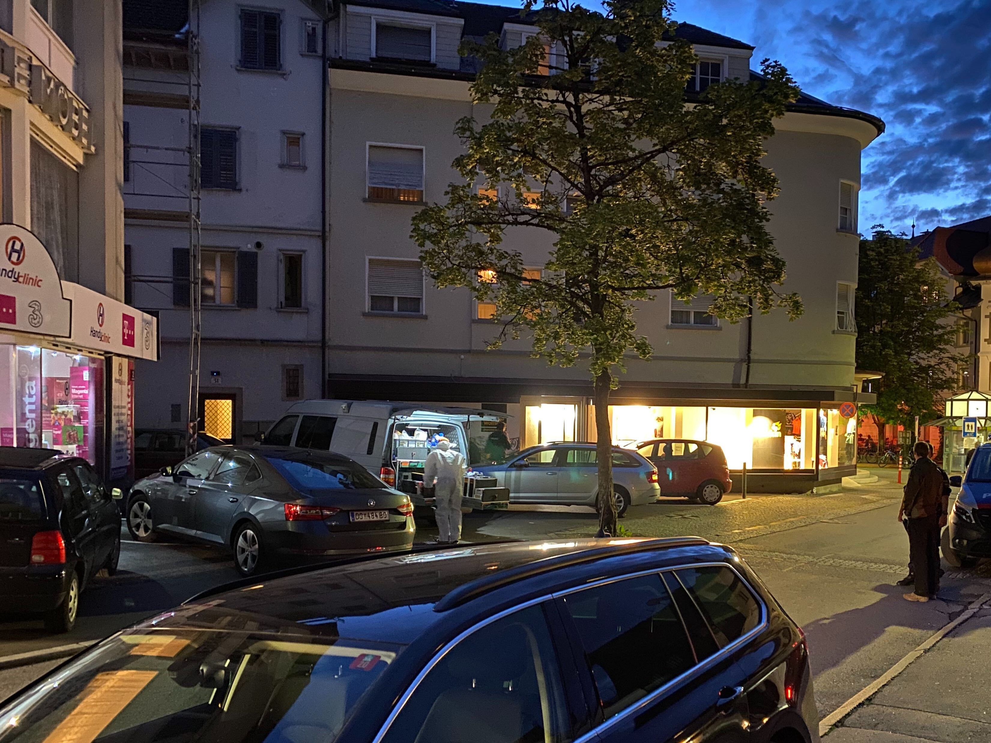 Die Polizei kann bisher keine detaillierte Täterbeschreibung liefern.