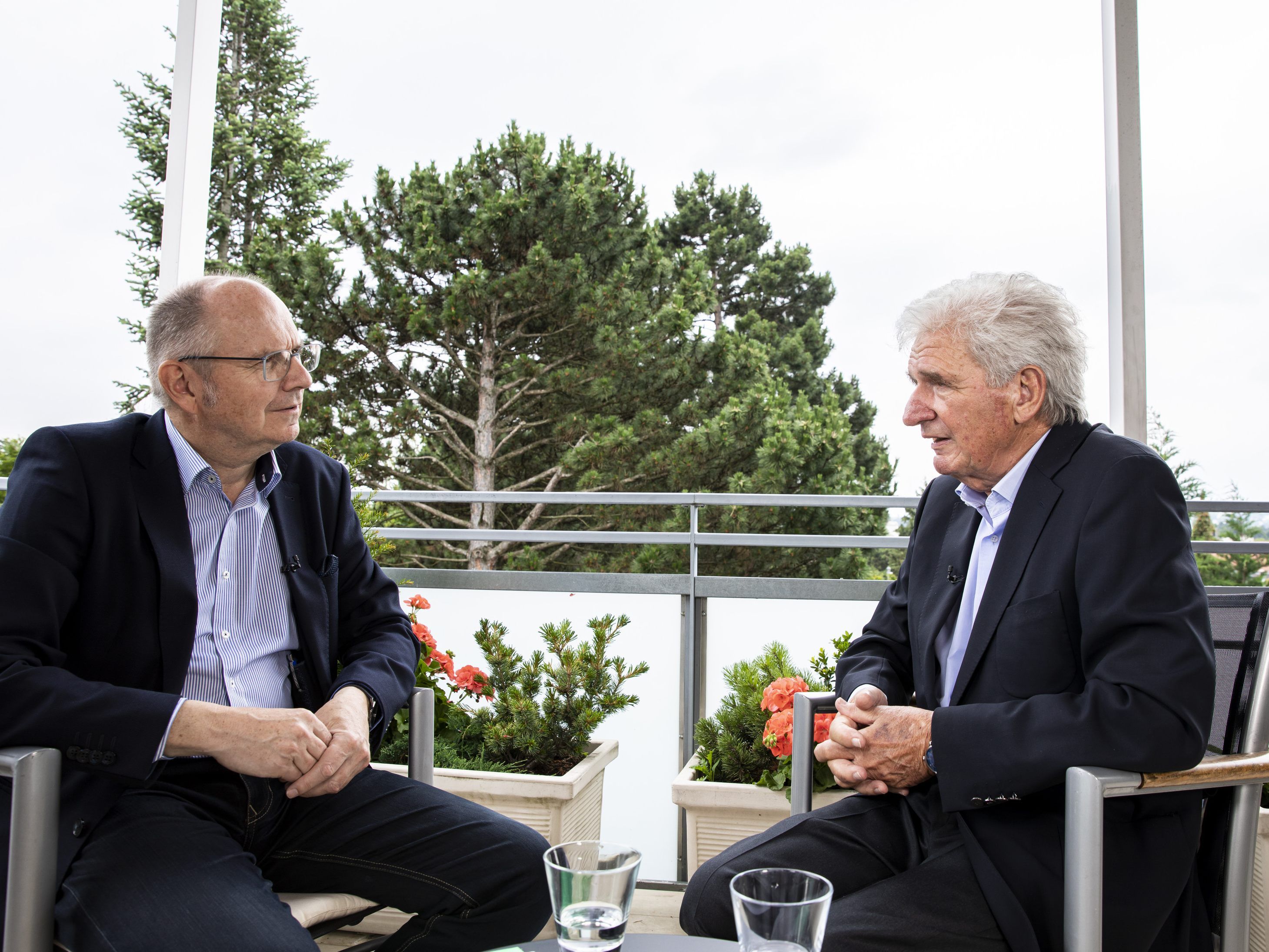 Dr. Ferdinand Wegscheider im Gespräch mit Prof. Fritz Indra