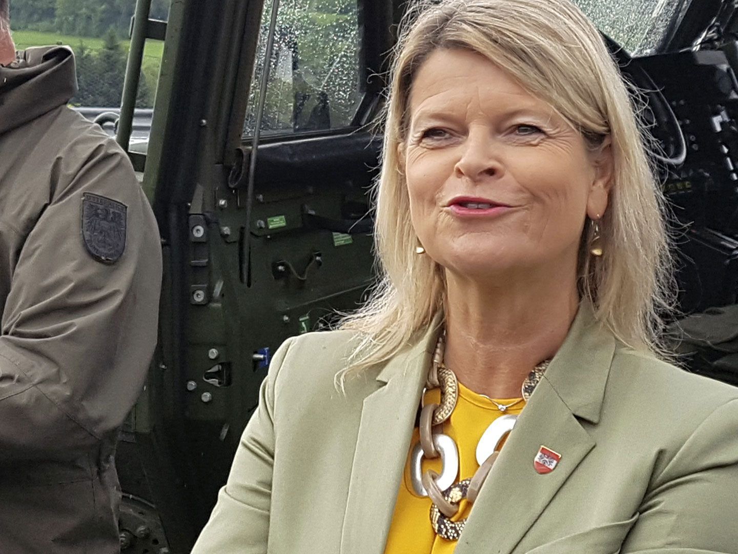 Verteidigungsministerin Klaudia Tanner (ÖVP) am Donnerstag, 25. Juni 2020, anlässlich eines Besuches bei Miliz-Soldaten des Jägerbataillons Steiermark.