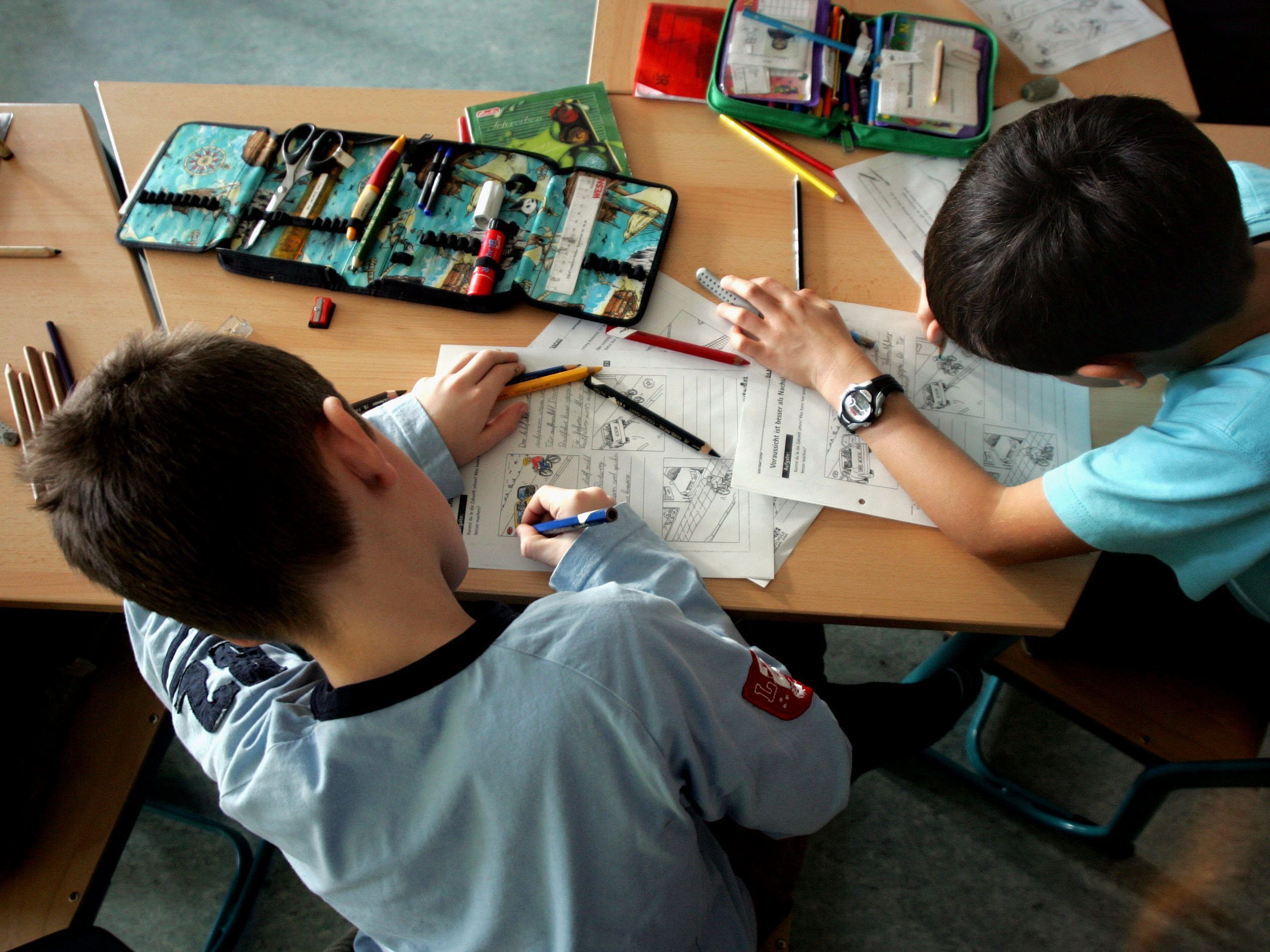 Viele Kinder brauchen Nachhilfe, um in der Schule bestehen zu können.