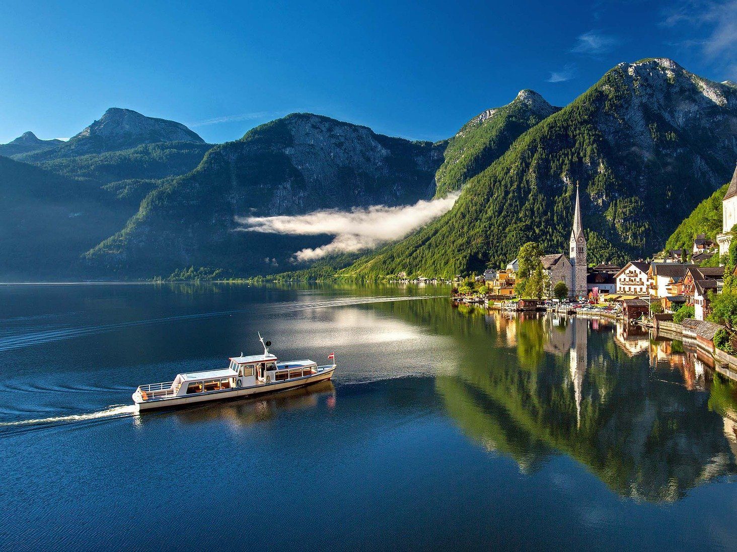 Hallstatt wird angesichts der Corona-Pandemie 2020 wohl ungewohnt wenig mit ausländischen Touristen gefüllt sein.