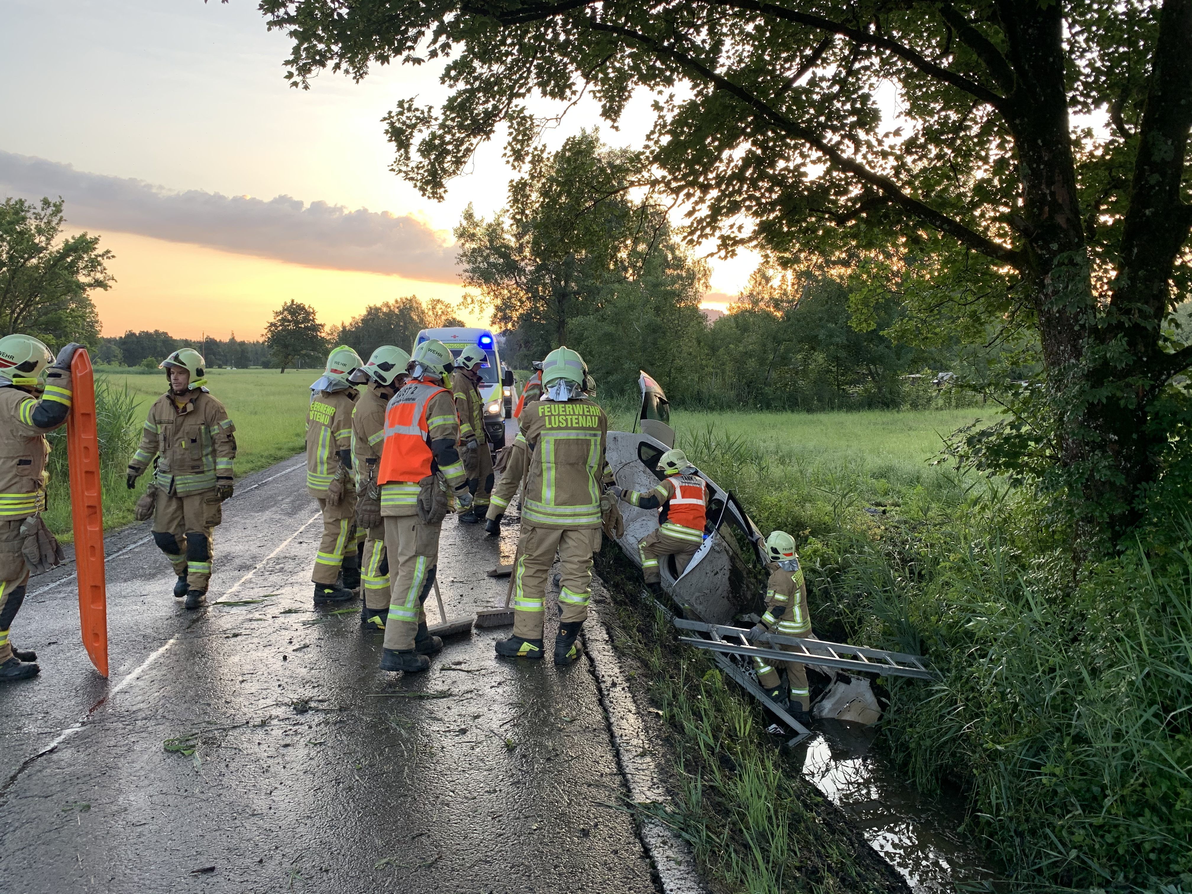 Bei dem Unfall soll eine Person verletzt worden sein.