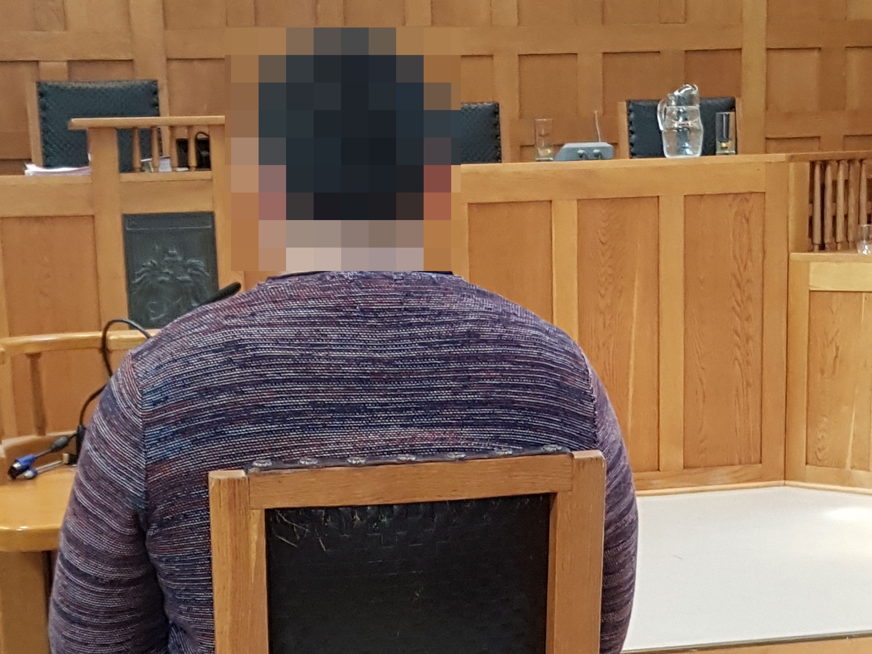 Der Angeklagte wurde zu 12 Jahren Haft verurteilt.