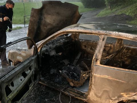 40-Jähriger setzte eigenes Fahrzeug in Brand
