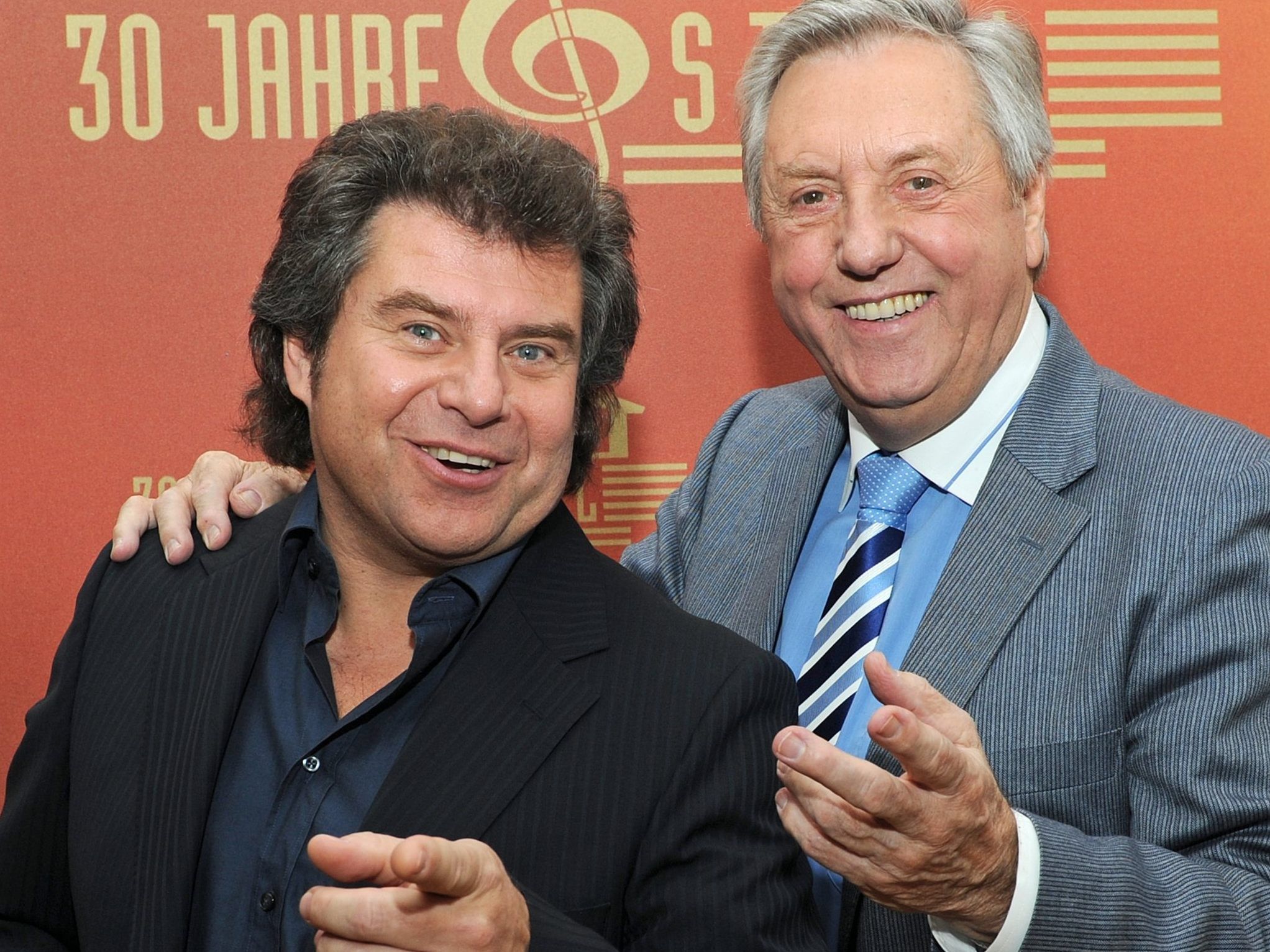 Andy Borg (l.) mit seinem "Musikantenstadl"-Vorgänger Karl Moik im Jahr 2011.