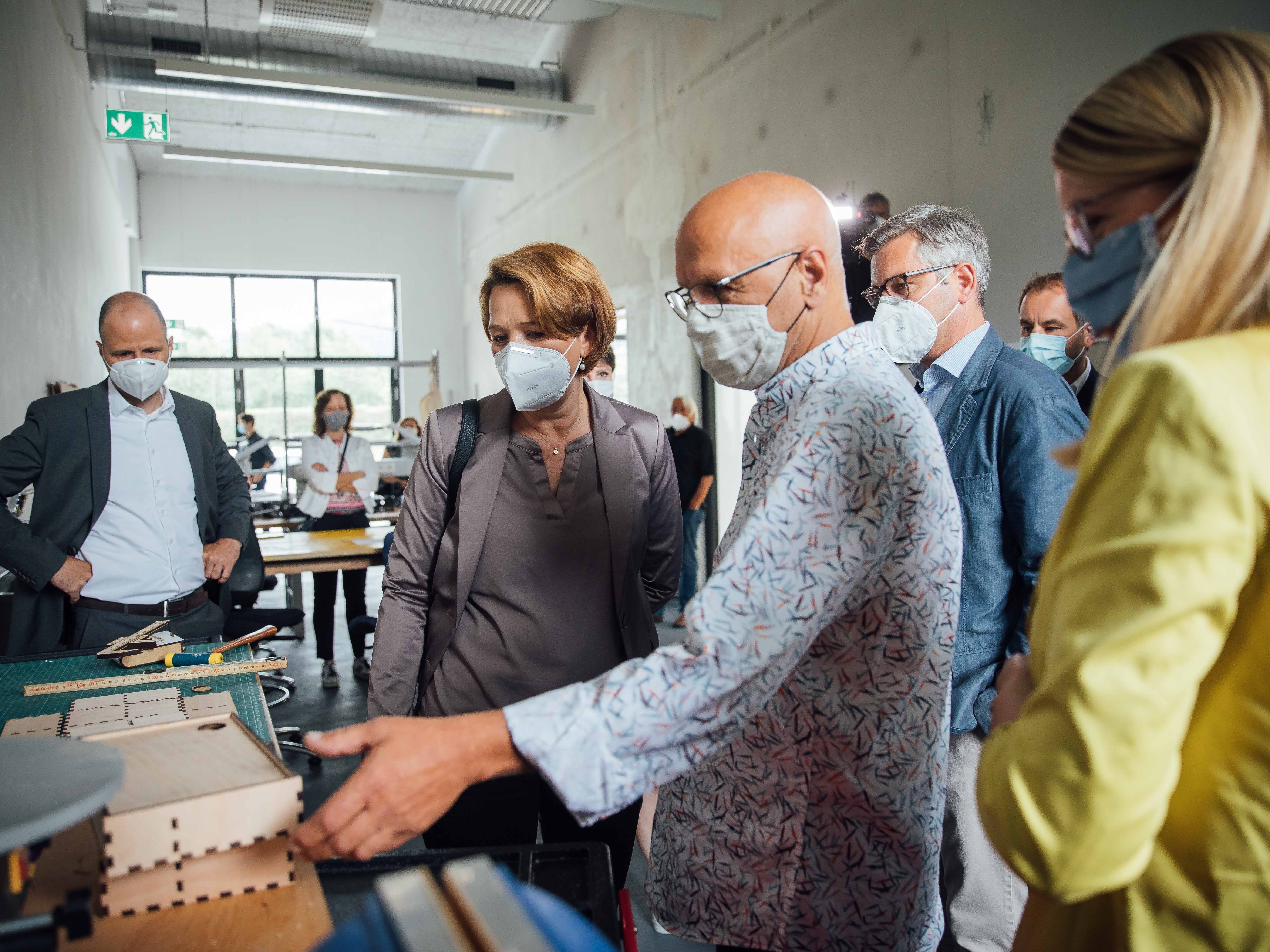 Am Freitag machten sich Ministerin Schramböck und Staatssekretär Brunner ein Bild der Kreativwirtschaft in Vorarlberg.