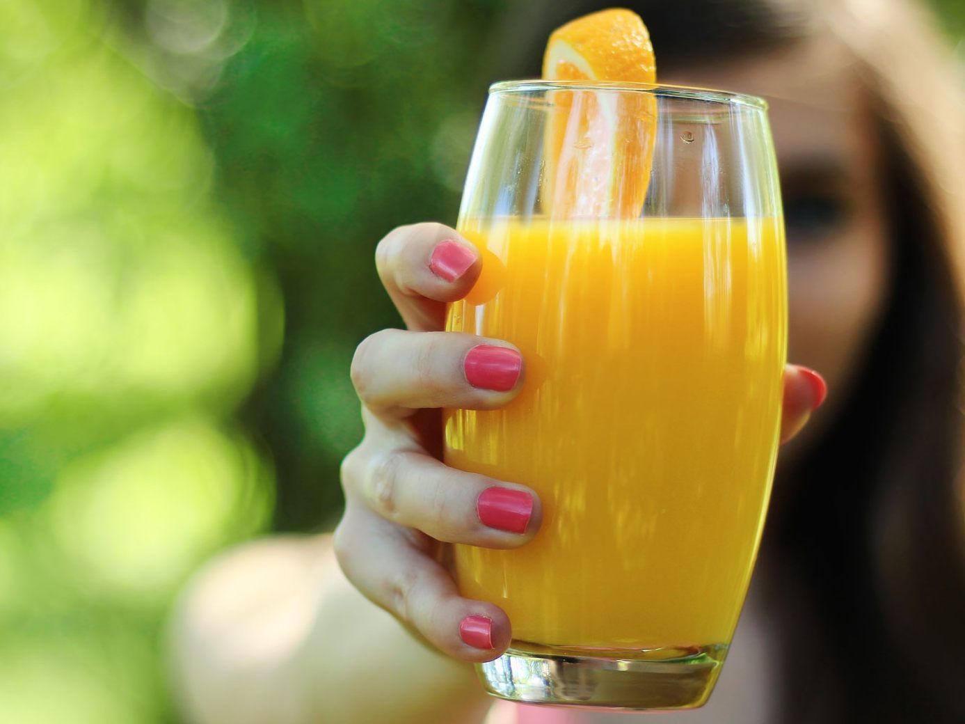 Industriell hergestellter O-Saft enthält mehr Vitamin C als der frisch gepresste.