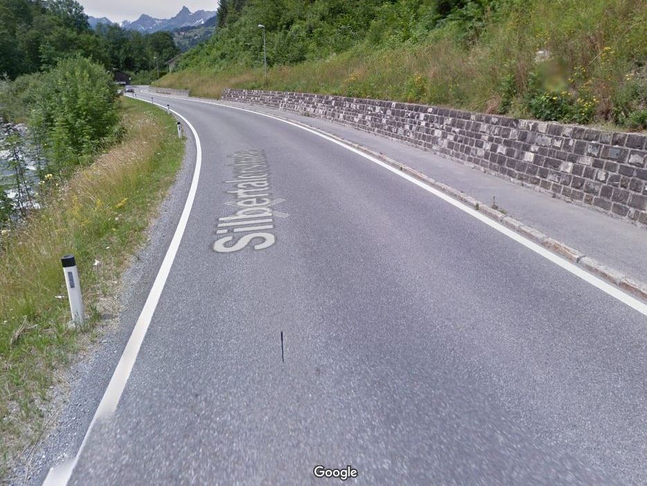 An dieser Stelle der Silbertalerstraße (Straßenkilometer 6,28) hat sich der Unfall ereignet.