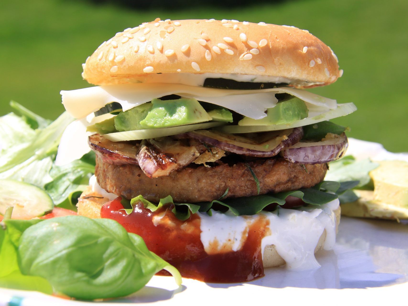 Veggie-Burger sind nicht automatisch gesünder als Fleisch-Burger.