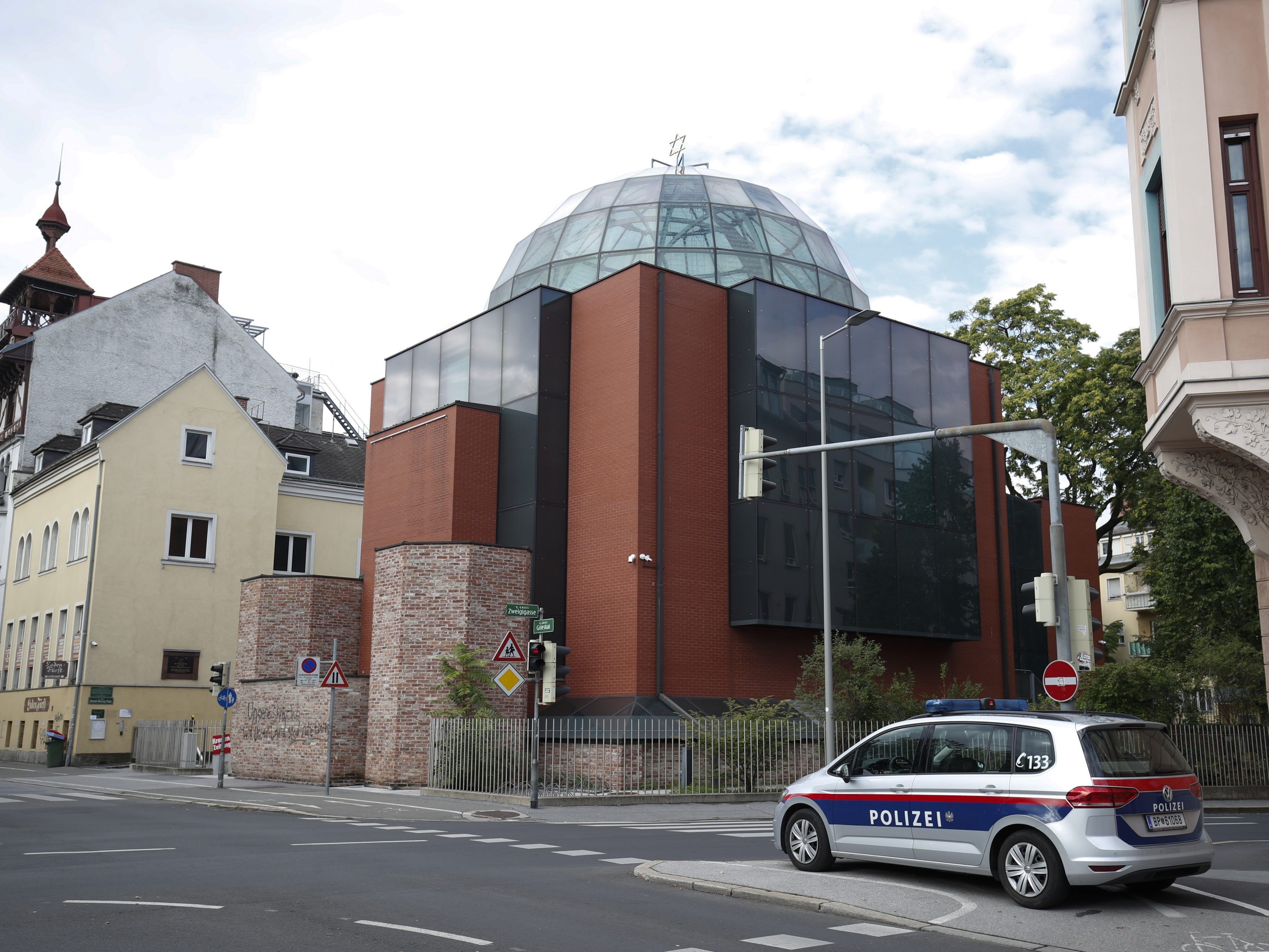 Verdächtiger Syrer nach Synagogen-Angriff in Graz gefasst.