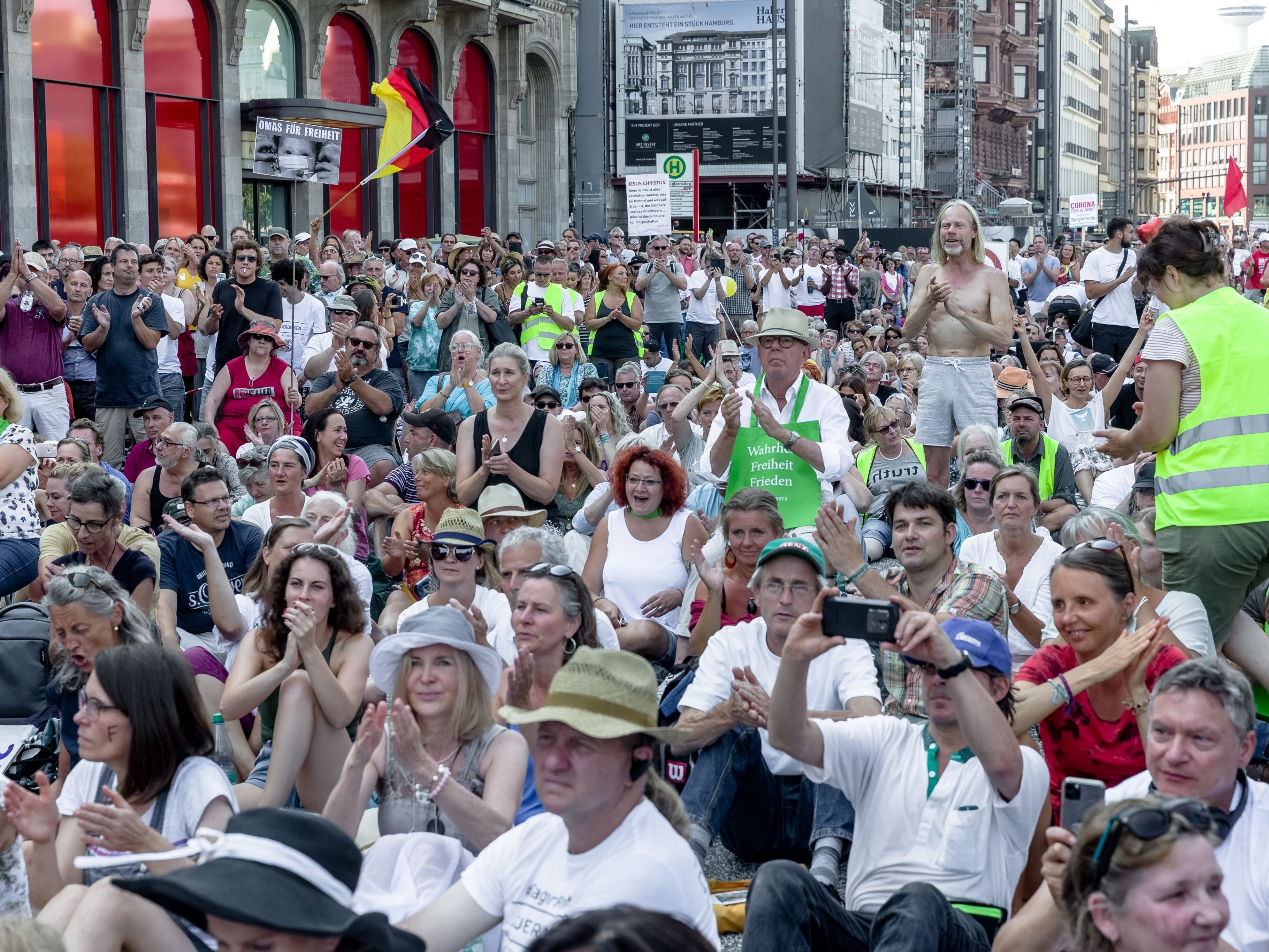 Demo gegen Corona-Schutzmaßnahmen in Hamburg, Berlin will nun gegen Coronaverweigerer härter durchgreifen