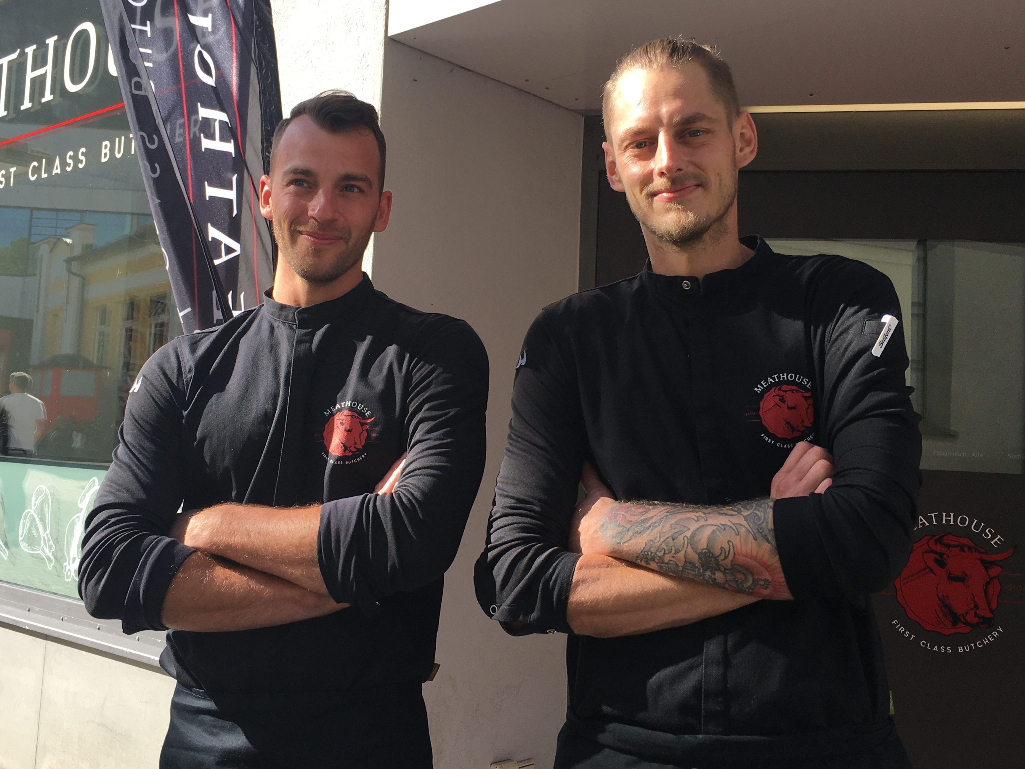 Christof Schöch und Stefan Marxer vor ihrem "Meathouse".