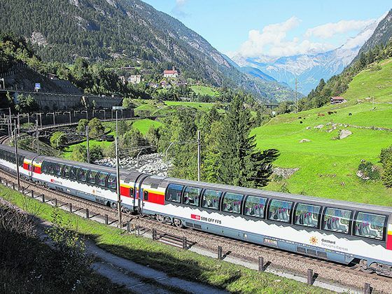 Im Gotthard-Panoramaexpress nach Bellinzona.