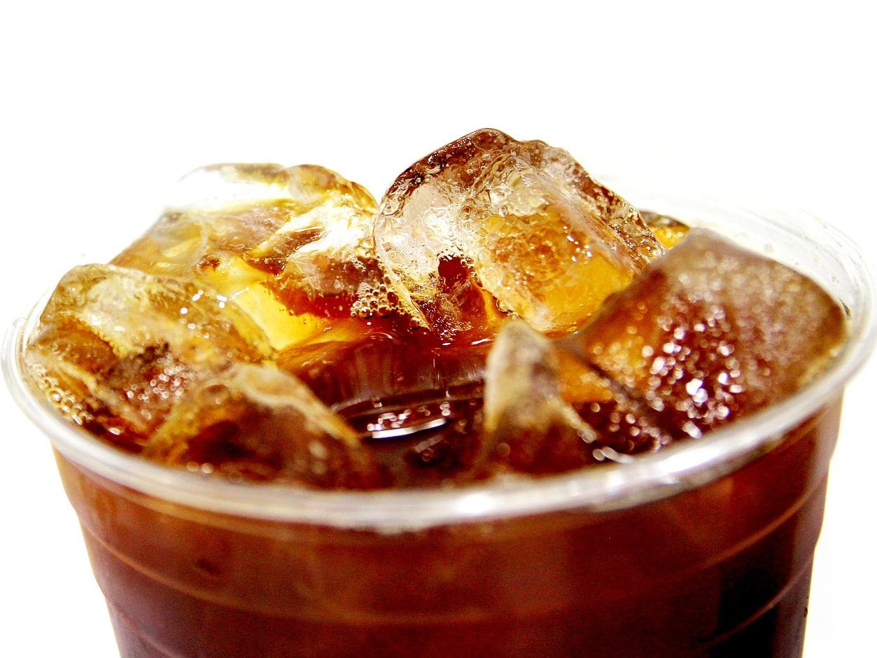Ungewöhnlich: Eine Kakerlake in einem Eiskaffee (Symbolbild).