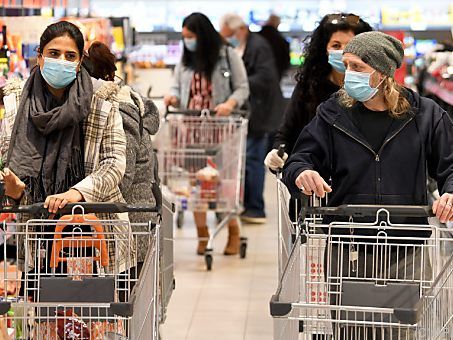 Beim Einkaufen heißt es nun überall: Masken auf