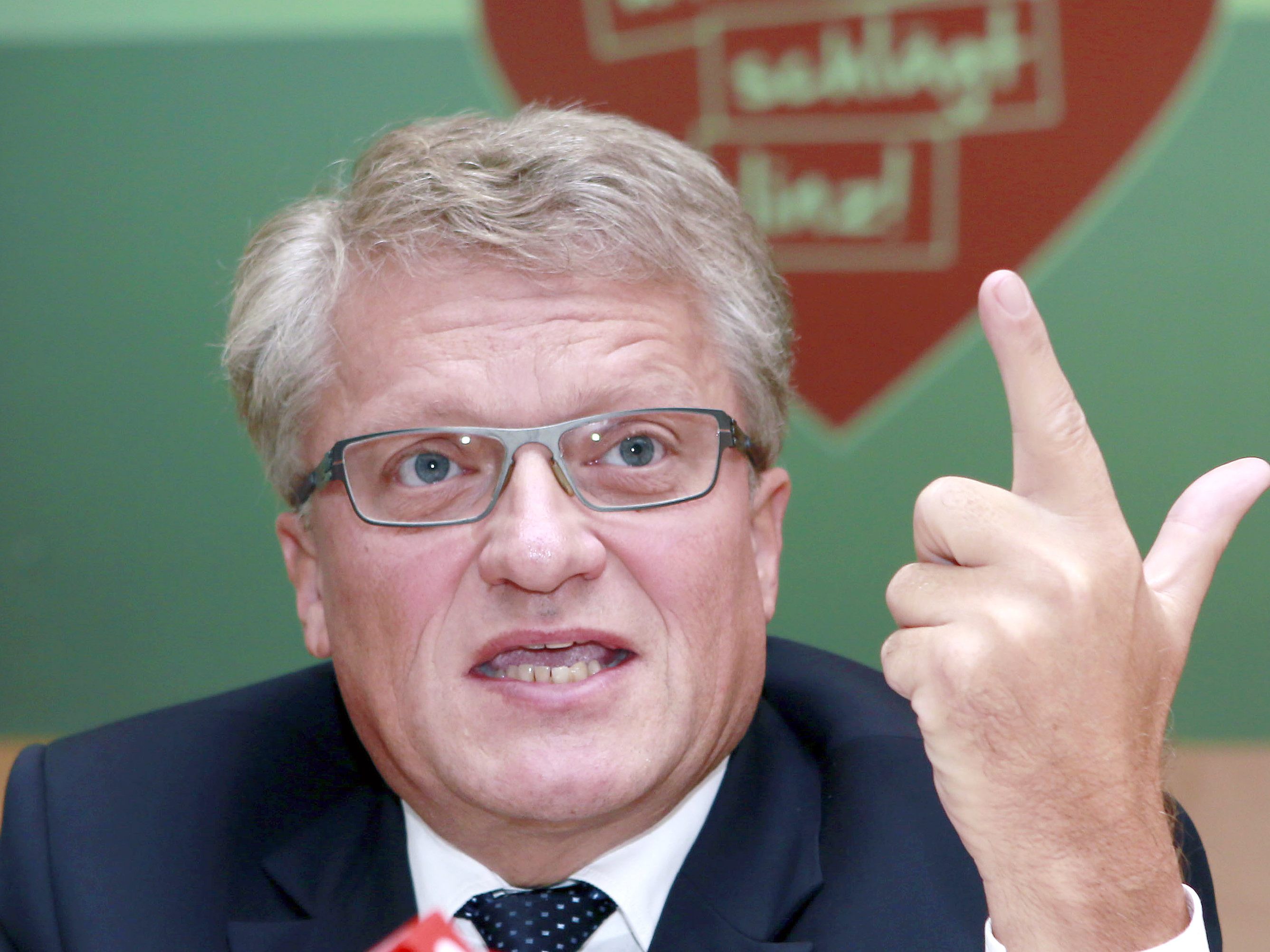 Der Linzer Bürgermeister will keine Verschärfungen der Corona-Maßnahmen durchführen.