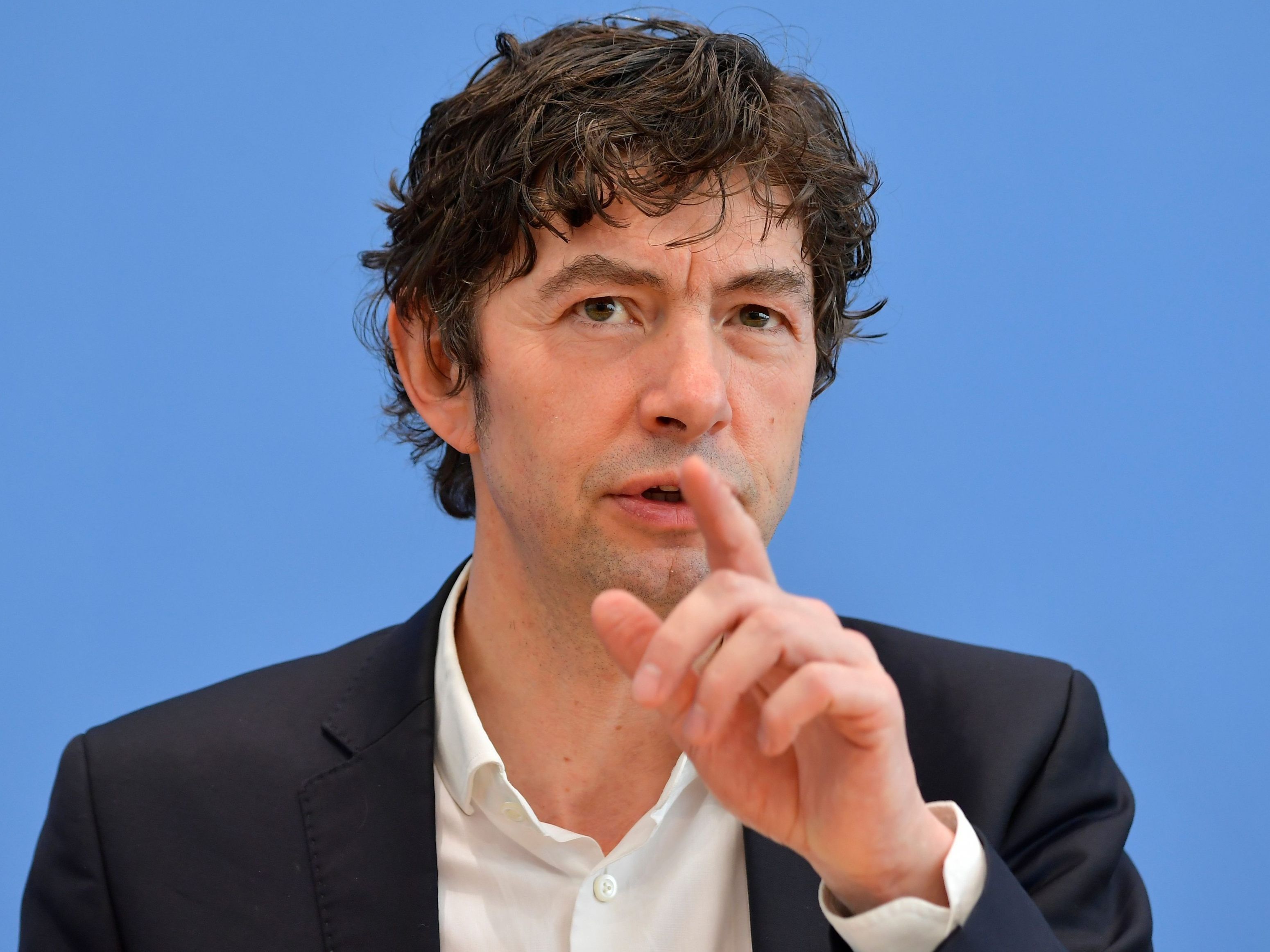 Für Drosten ist klar, dass die Lage aich außer Kontrolle geraten könne