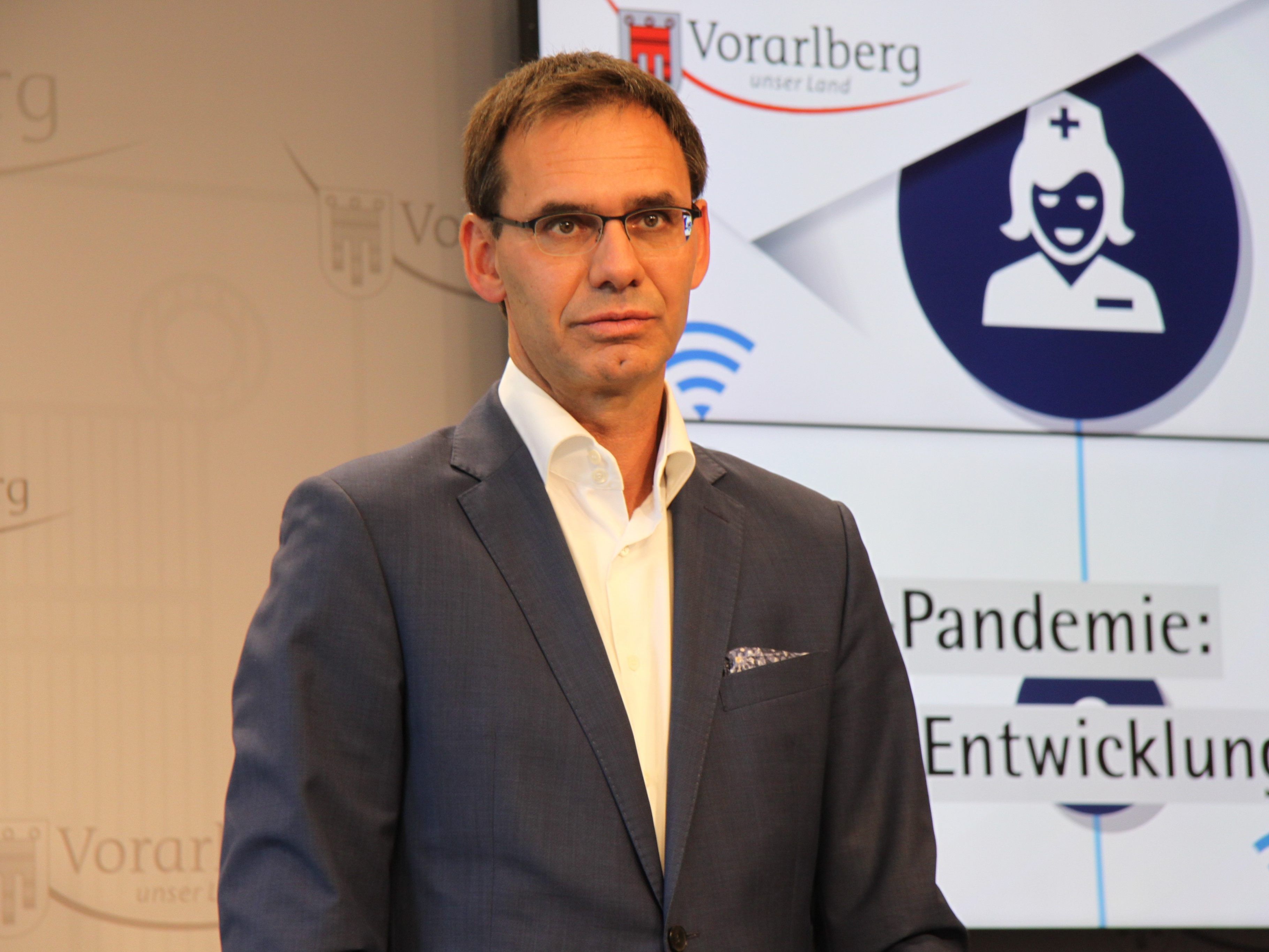 Landeshauptmann Wallner will alles daran setzen, dass die Reisewarnung für Vorarlberg wieder aufgehoben wird.