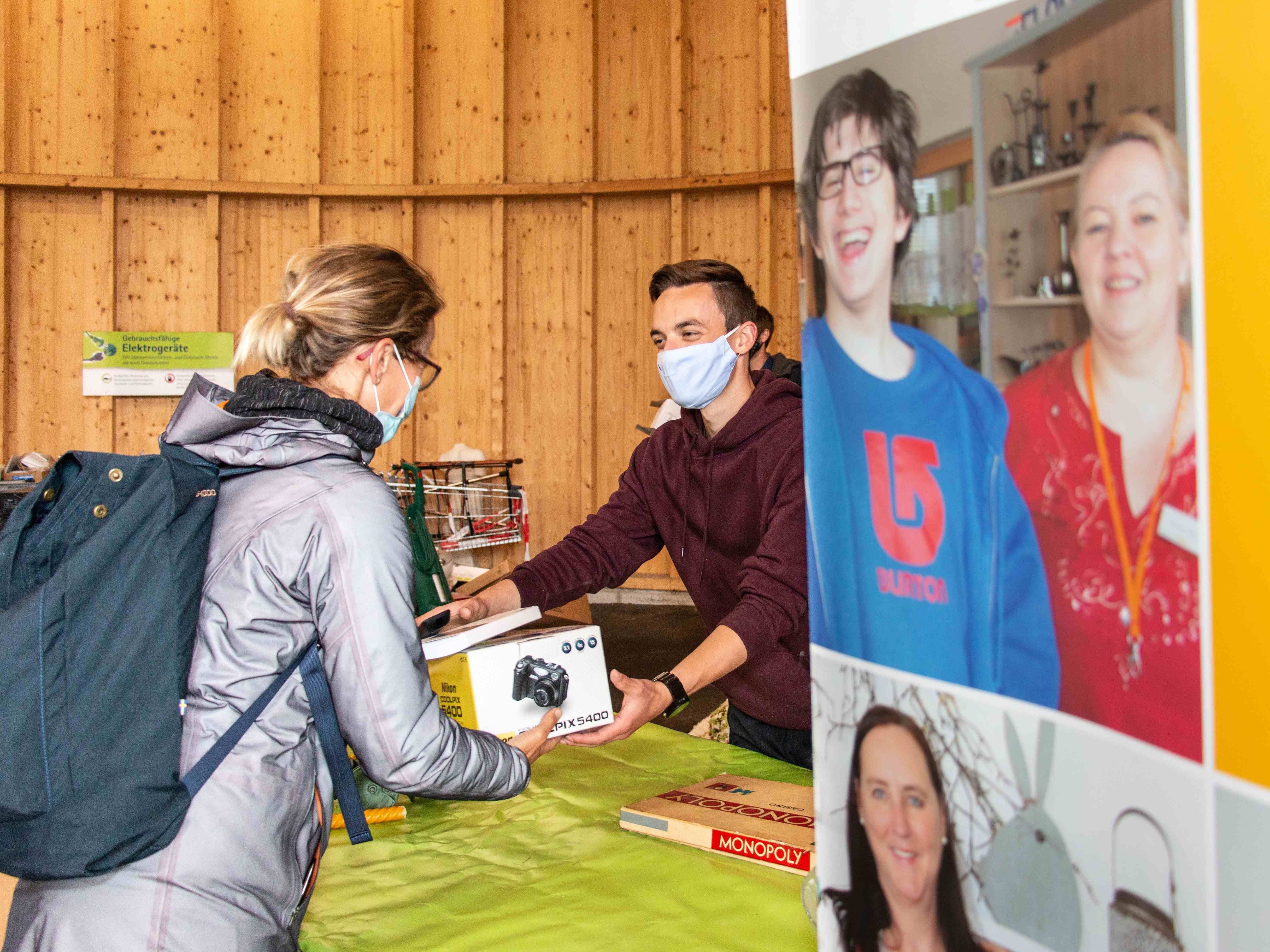 Über die bei den Re-Use-Sammeltagen abgegebenen Haushaltsgegenstände und Elektrogeräte freuen sich schon bald andere Menschen.
