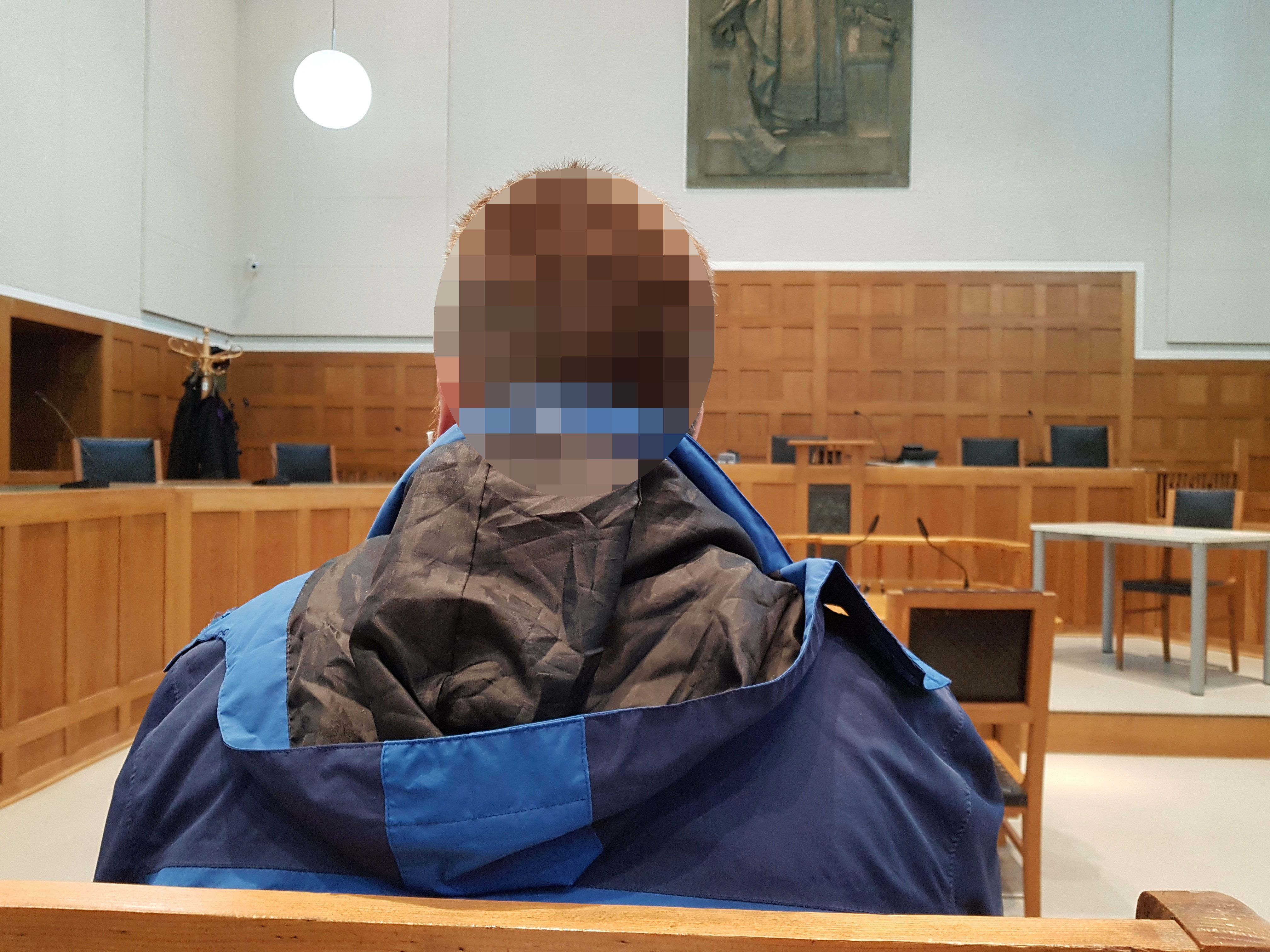 Der Angeklagte bekennt sich nicht schuldig