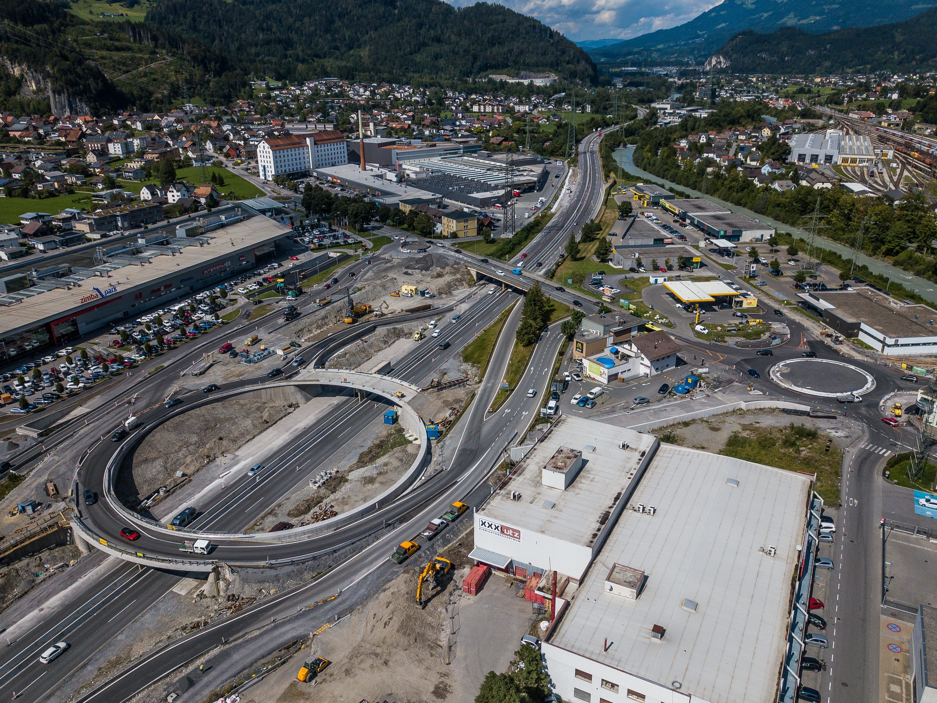 Die Arbeiten an der A14-Baustelle Bludenz-Bürs sind in vollem Gange.