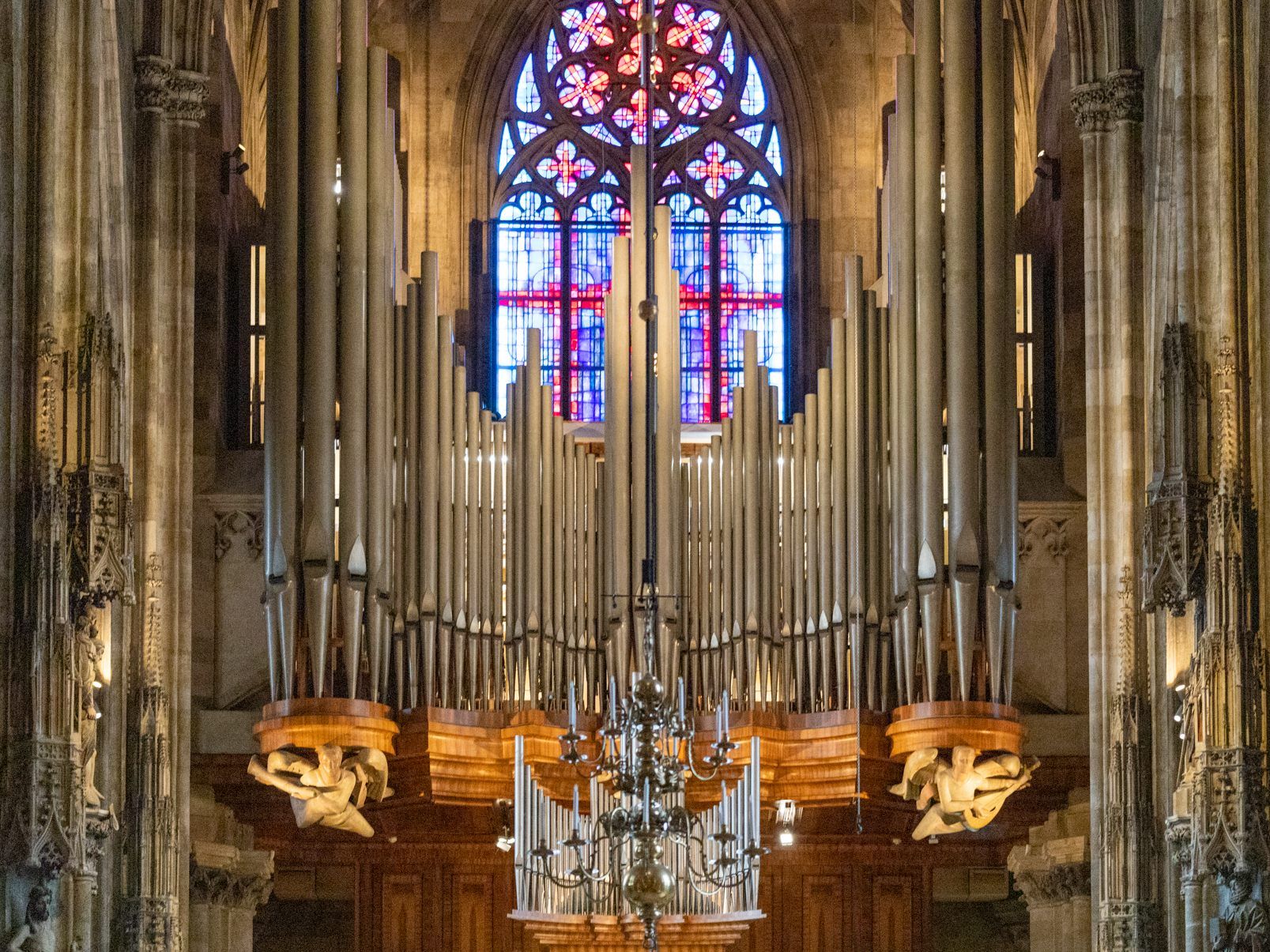 Erster Auftritt nach Vierteljahrhundert Pause - Die von der Vorarlberger Firma Rieger erneuerte Riesenorgel im Stephansdom.