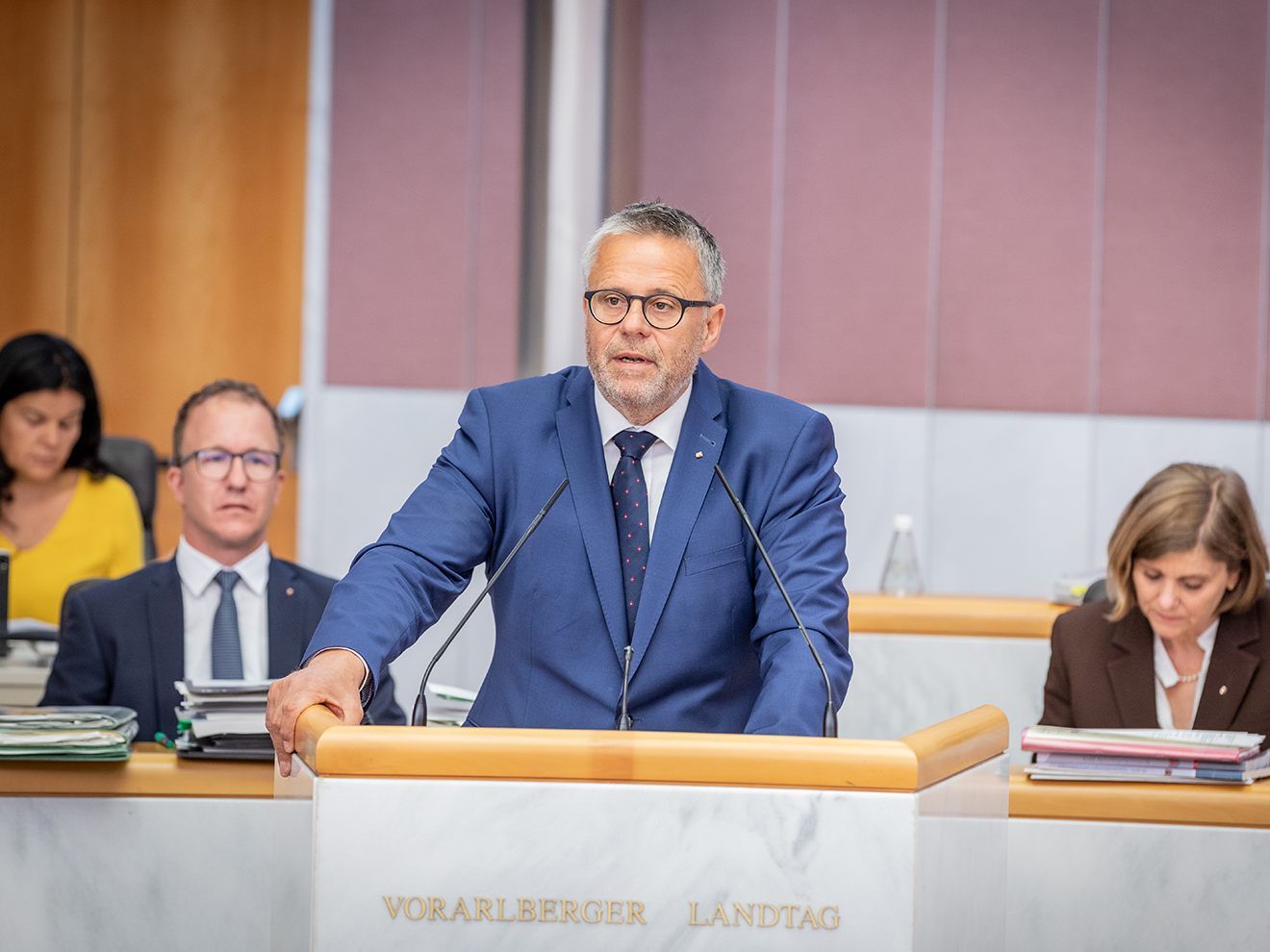 Die Steuereinnahmen brechen weg, Mehrausgaben müssen gemacht werden