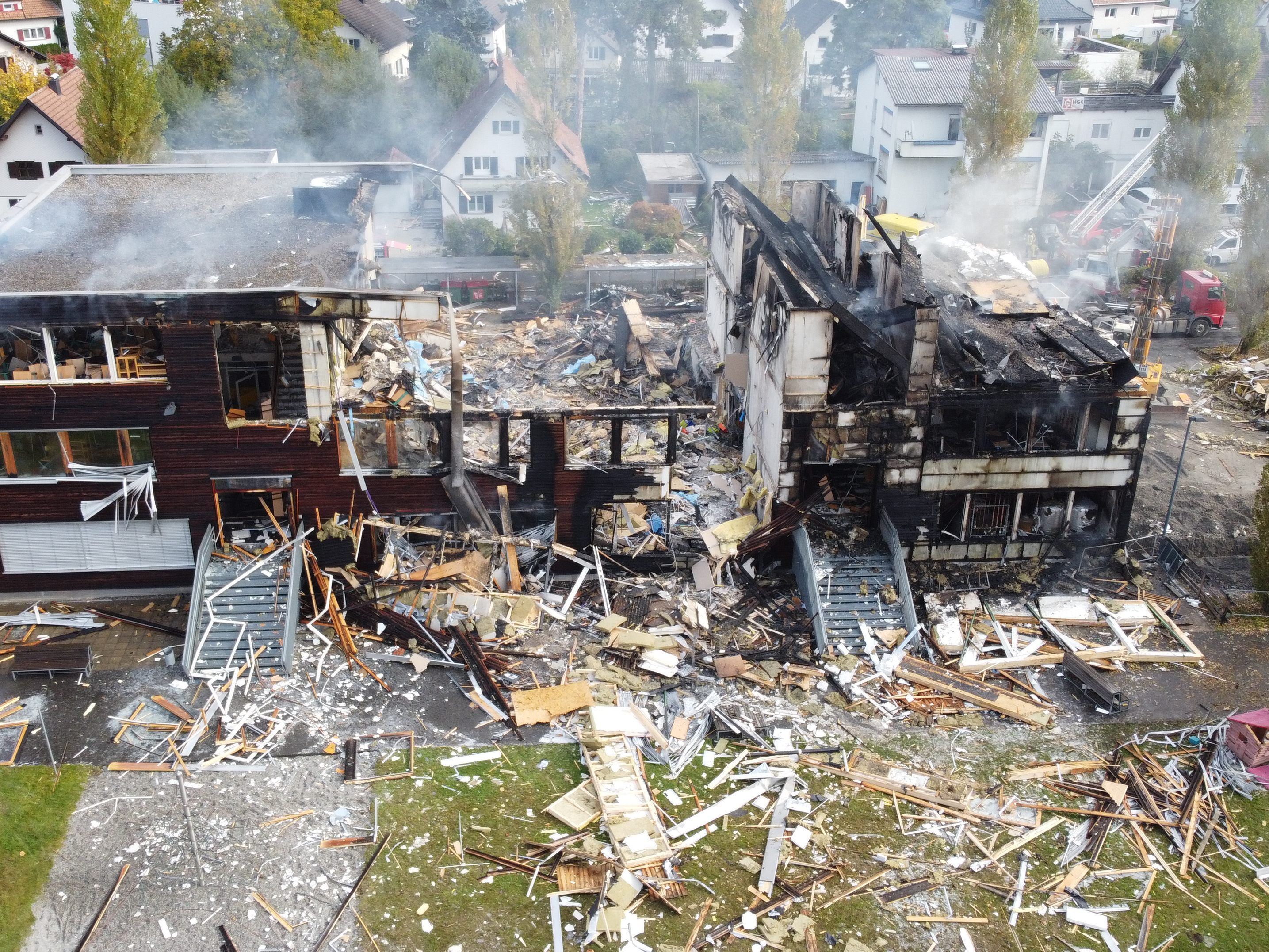 Drohnenbilder vom Sonntagvormittag zeigen das Ausmaß der Zerstörung.