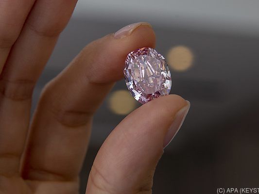 "Der Geist der Rose" wurde aus 27,95-Karat-Stein gefertigt