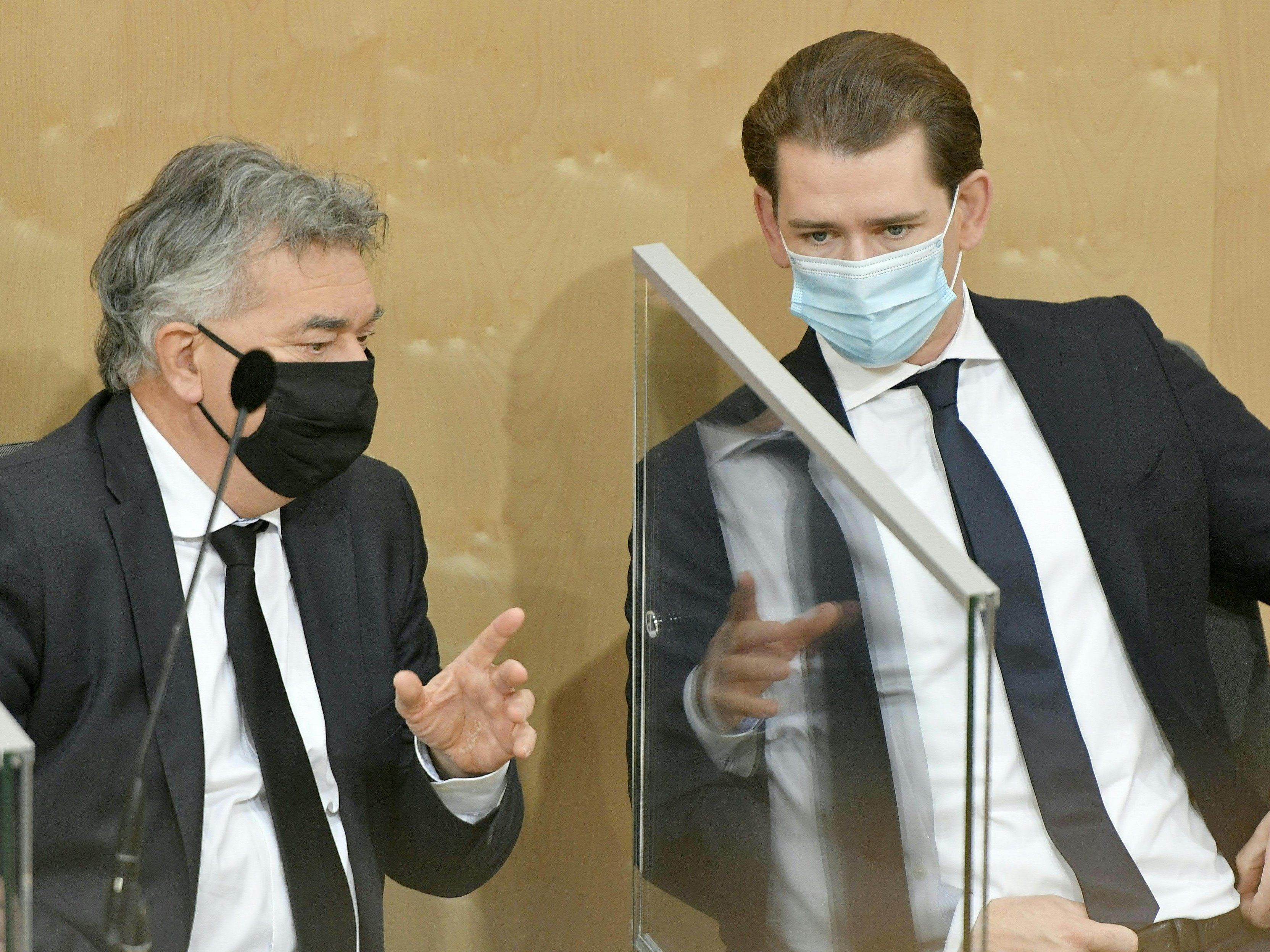 Kurz und Kogler im Rahmen einer Sondersitzung des Nationalrates zum Terroranschlag in Wien im Parlamentsausweichquartier in der Wiener Hofburg.