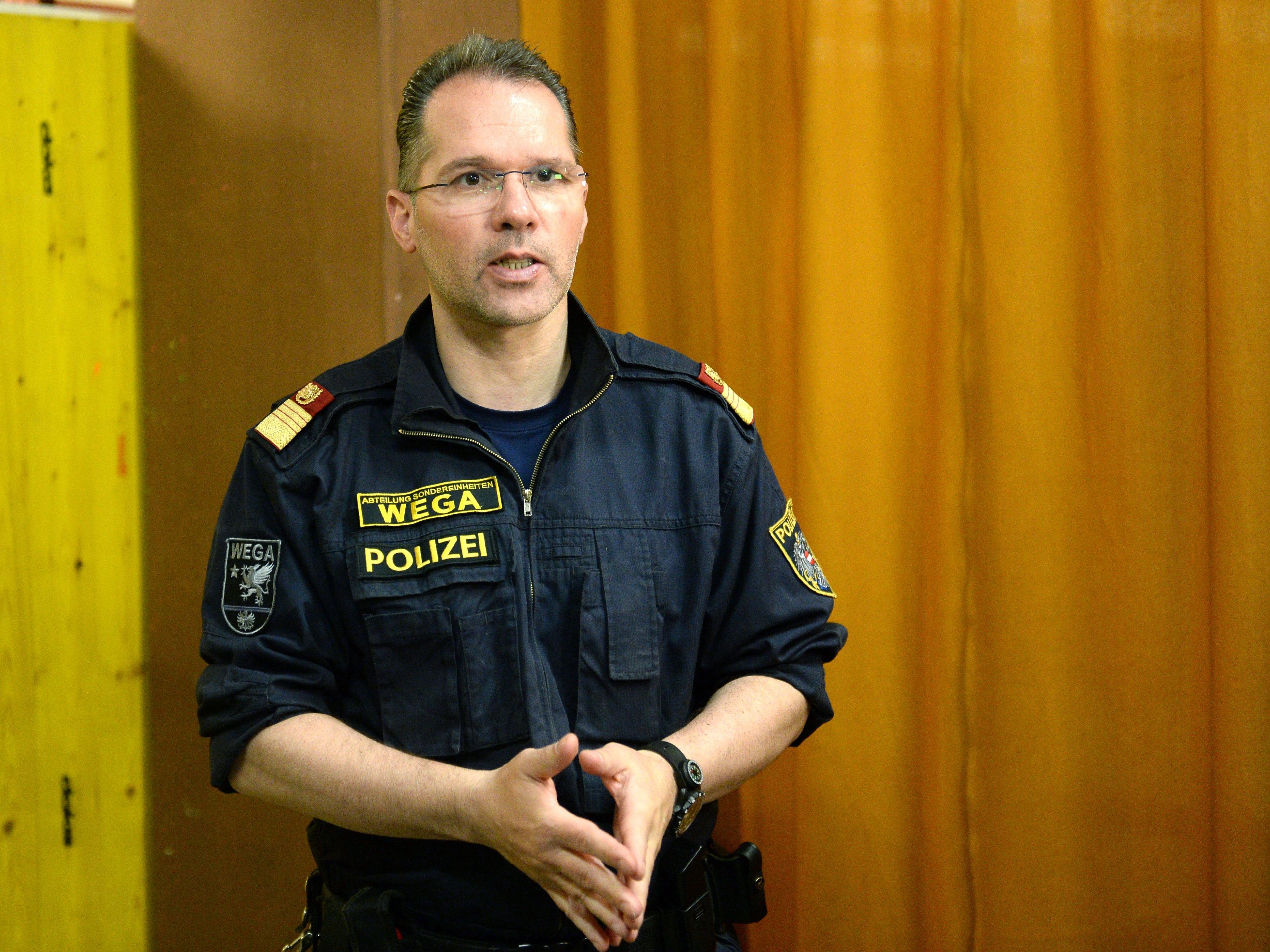 Ernst Albrecht hat einige lange Tage hinter sich.