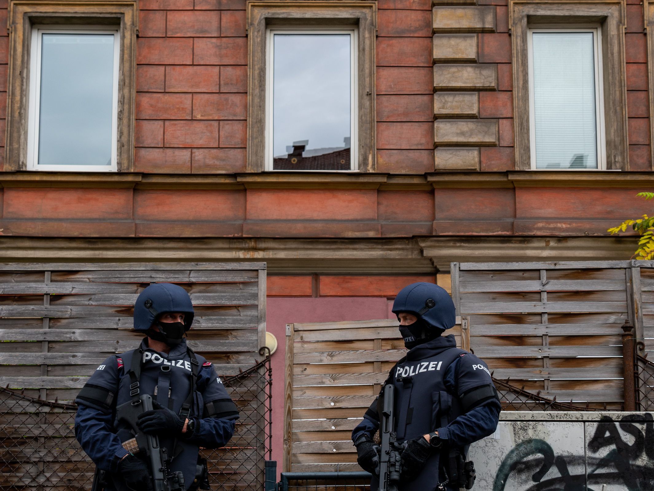 Nach dem Terrorakt in Wien: Offenbar gibt Terrorverdächtige unter den Festgenommenen.