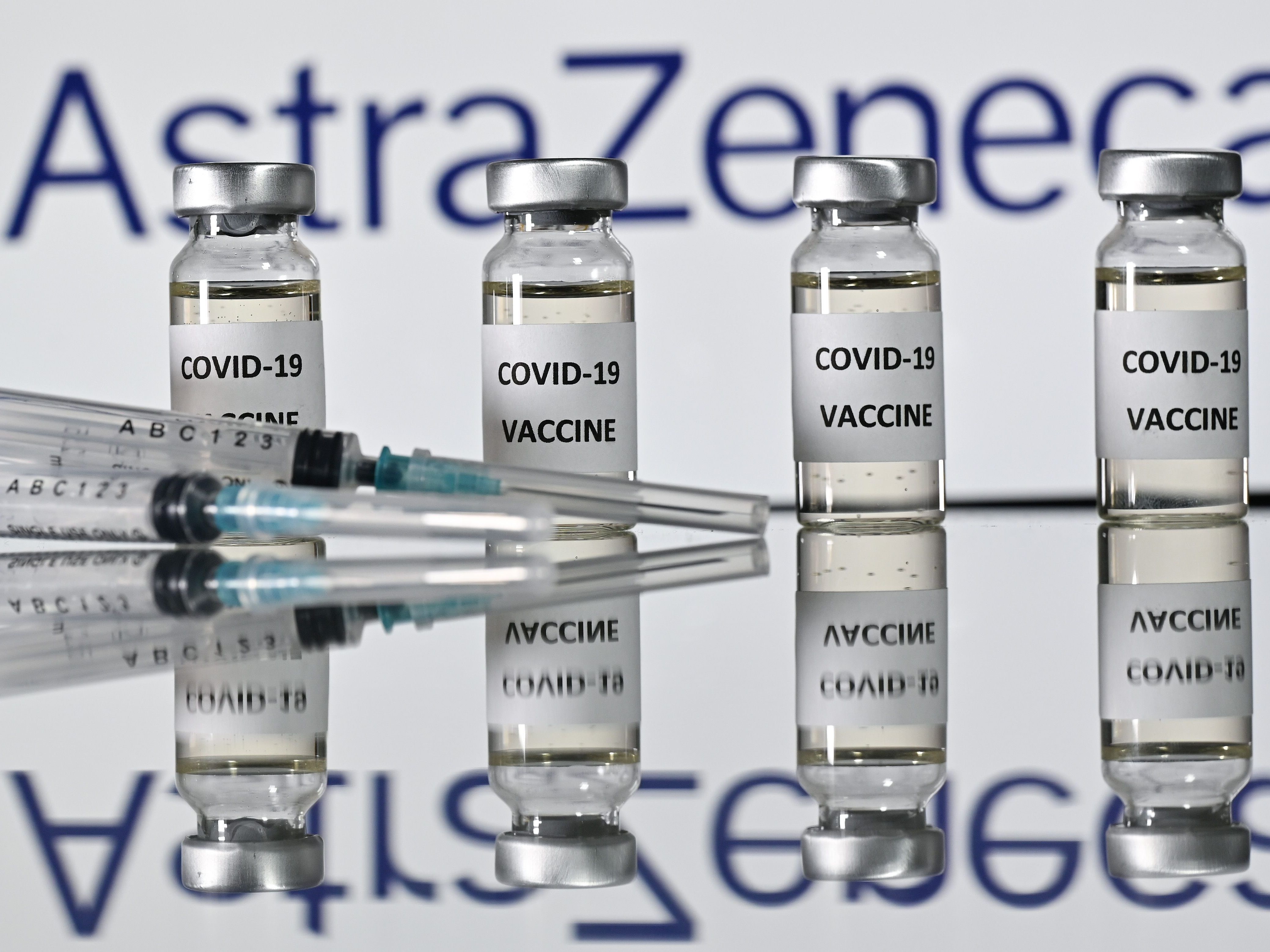 Laut bisherigen Studien erreicht der Corona-Impfstoff von AstraZeneca eine Wirksamkeit von bis zu 90 Prozent.