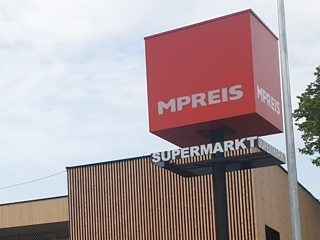 In Bludenz soll bald am insgesamt sechsten Standort in Vorarlberg das MPreis-Logo zu sehen sein. In Hohenems (Bild) öffnete im Sommer 2020 die fünfte Filiale.