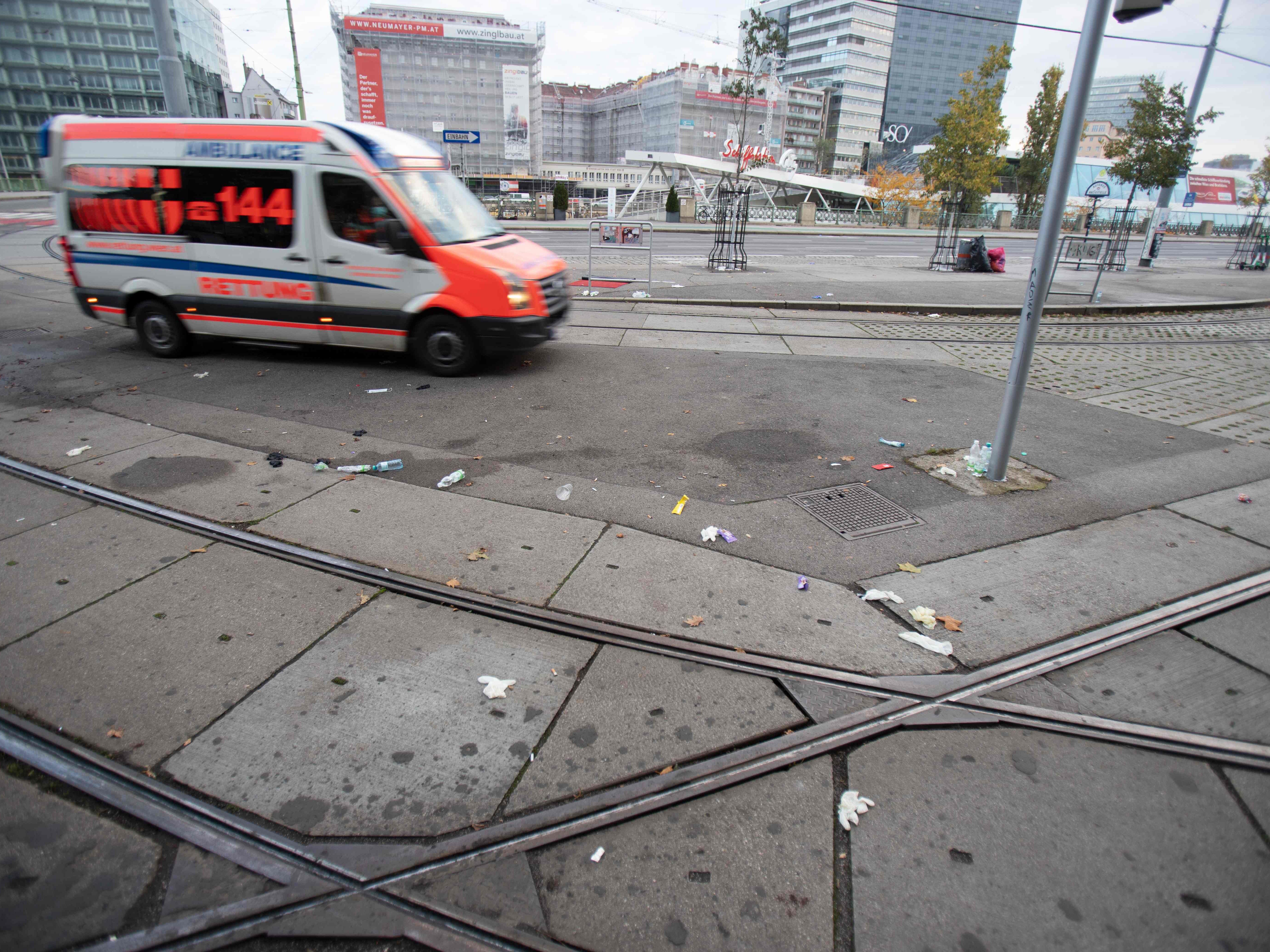 Zwei Tage nach dem Anschlag kehrt etwas Normalität nach Wien zurück.