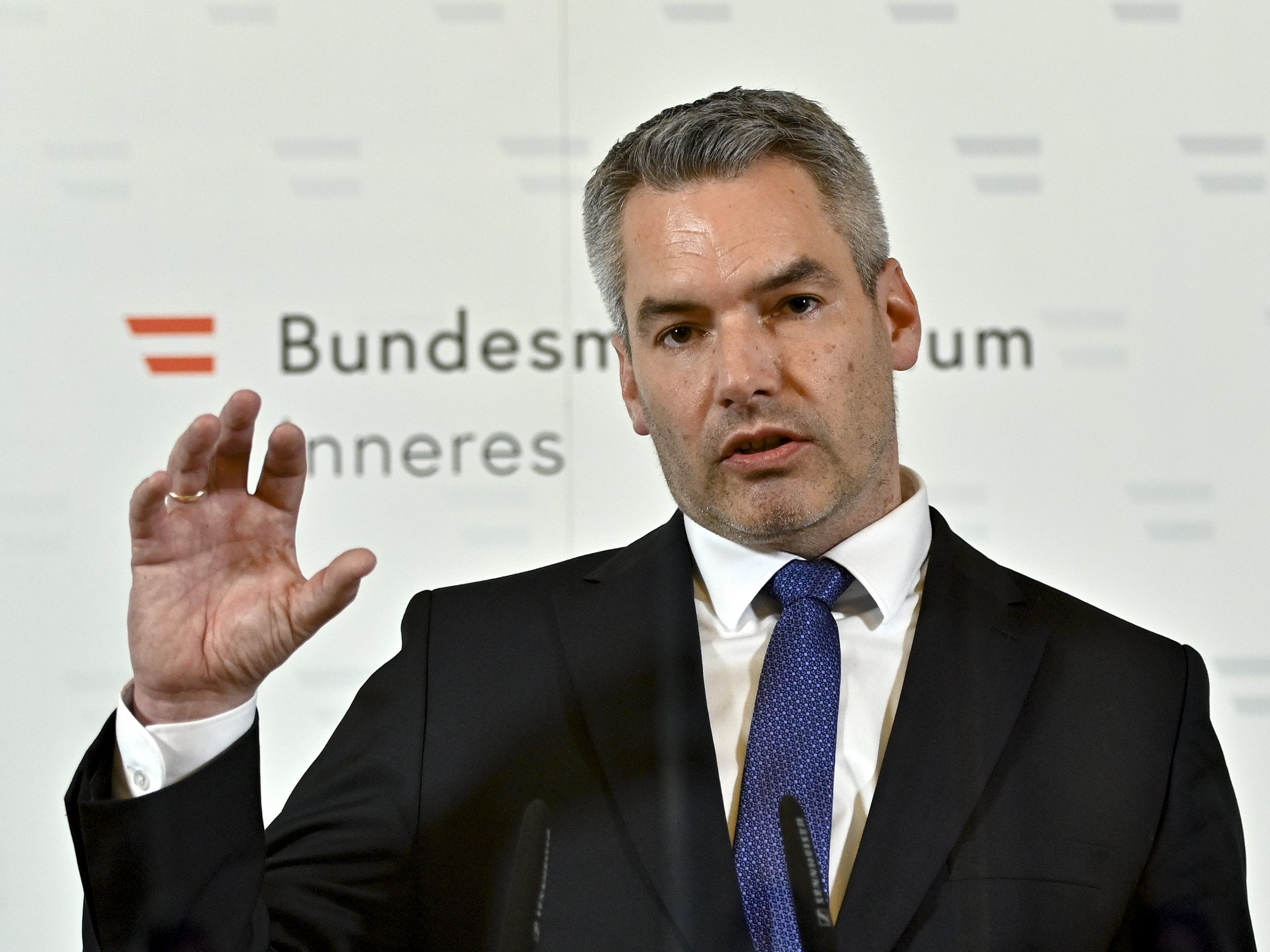 Den Moscheen soll laut Innenminister Nehammer auch ihre Stellung als Verein entzogen werden.