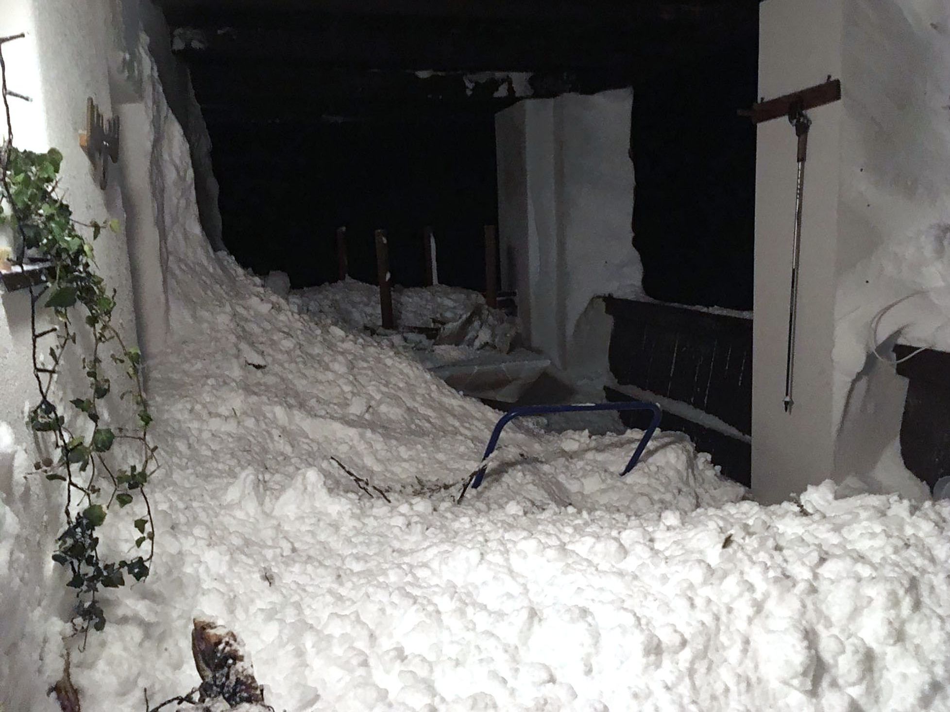 Anhaltend starke Schneefälle haben am frühen Samstagabend, 5. Dezember 2020, in Prägraten am Großvenediger in Osttirol zu einem Lawinenabgang geführt.